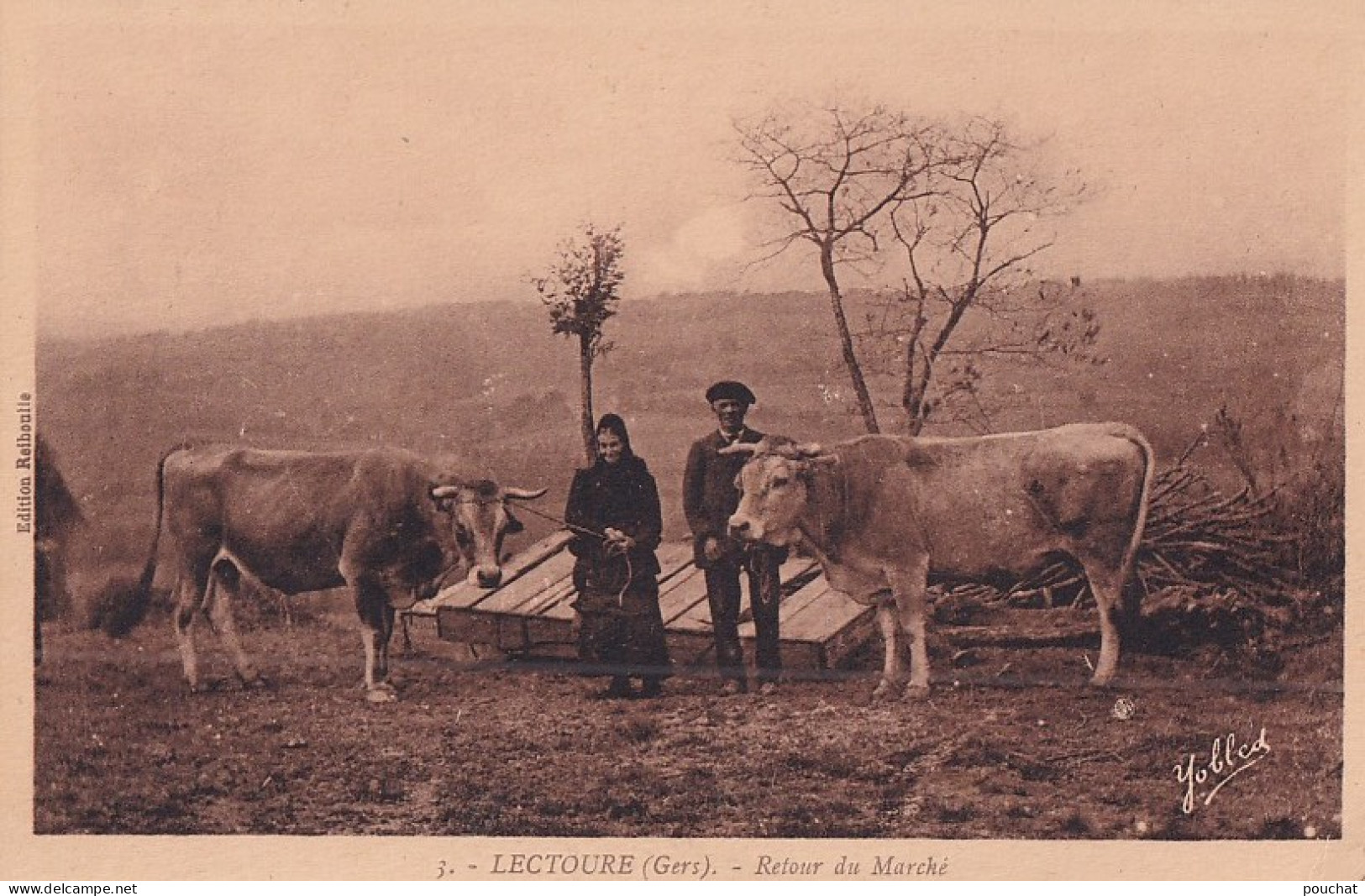 N9-32) LECTOURE ( GERS )  RETOUR DE MARCHE -  ANIMEE - COUPLE DE PAYSANS AVEC BOEUFS -  ( 2 SCANS ) - Lectoure