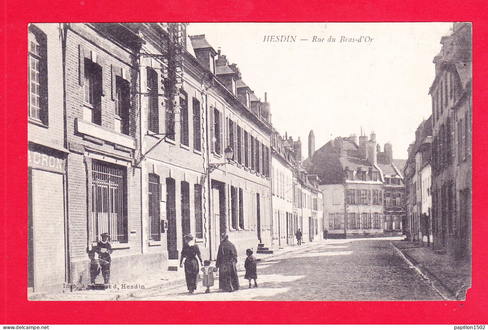 F-62-Hesdin-09A80  La Rue Du Bras D'or, Petite Animation, Cpa  - Hesdin