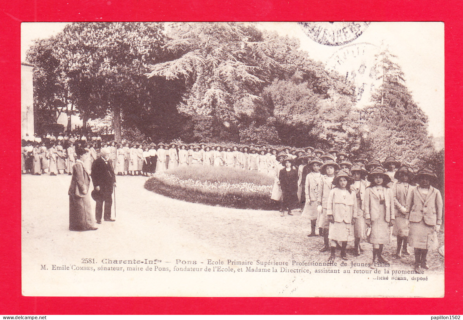 F-17-Pons-85A111  école Primaire De Jeunes Filles, E. Combes, La Directrice Assistant Au Retour De Promenade, Cpa BE - Pons