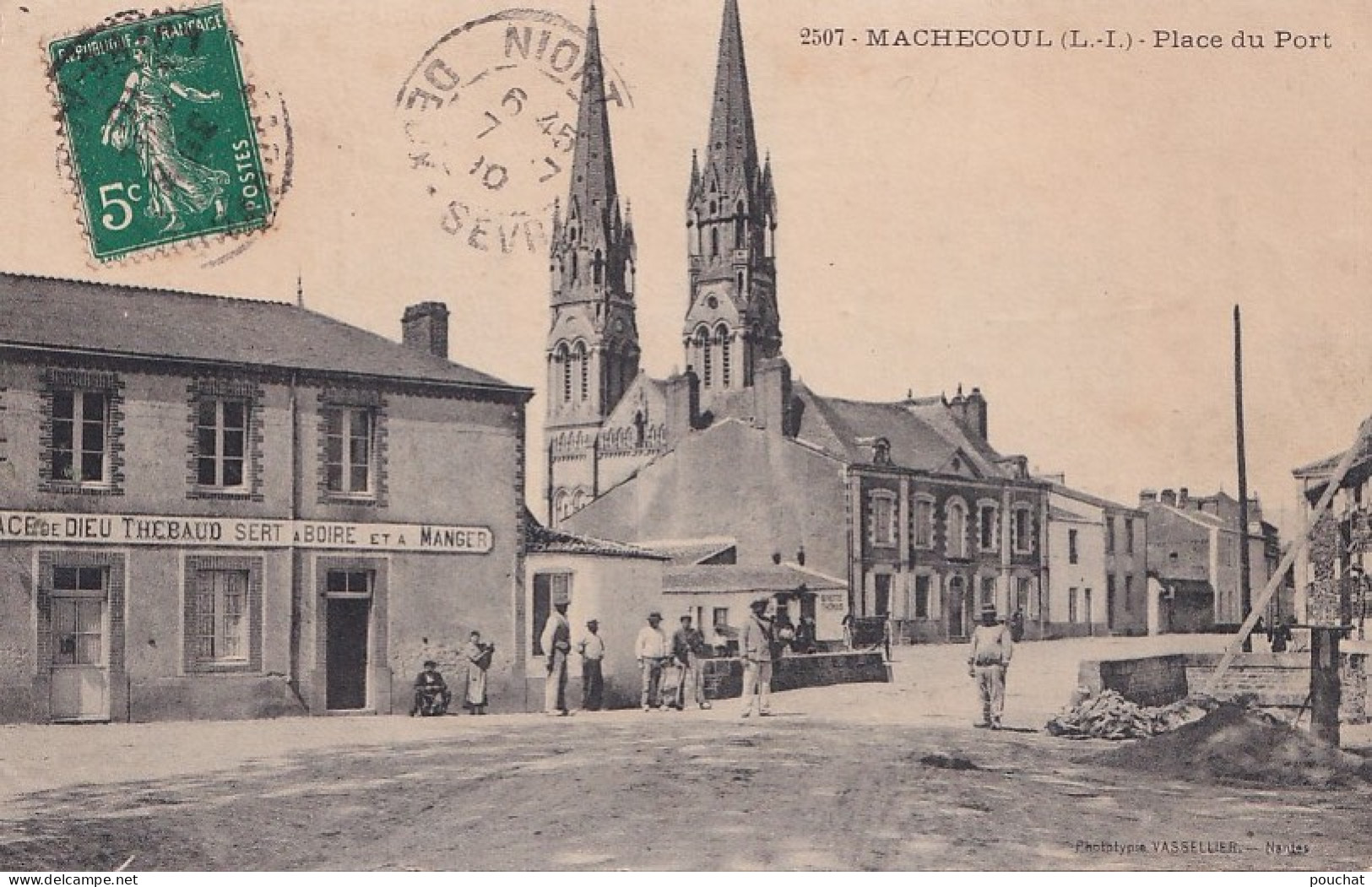  44) MACHECOUL - PLACE DU PORT - CAFE RESTAURANT GRACE DE DIEU THEBAUD SERT A BOIRE ET A MANGER - ANIMEE - EN 1910 - Machecoul