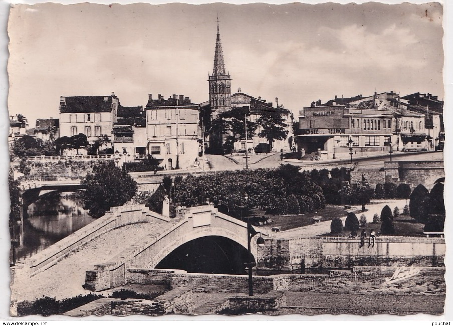 Z14-31) MURET - HAUTE GARONNE -  VUE SUR LA VILLE PRISE DU PARC  CLEMENT ADER  - ( 2 SCANS )  - Muret