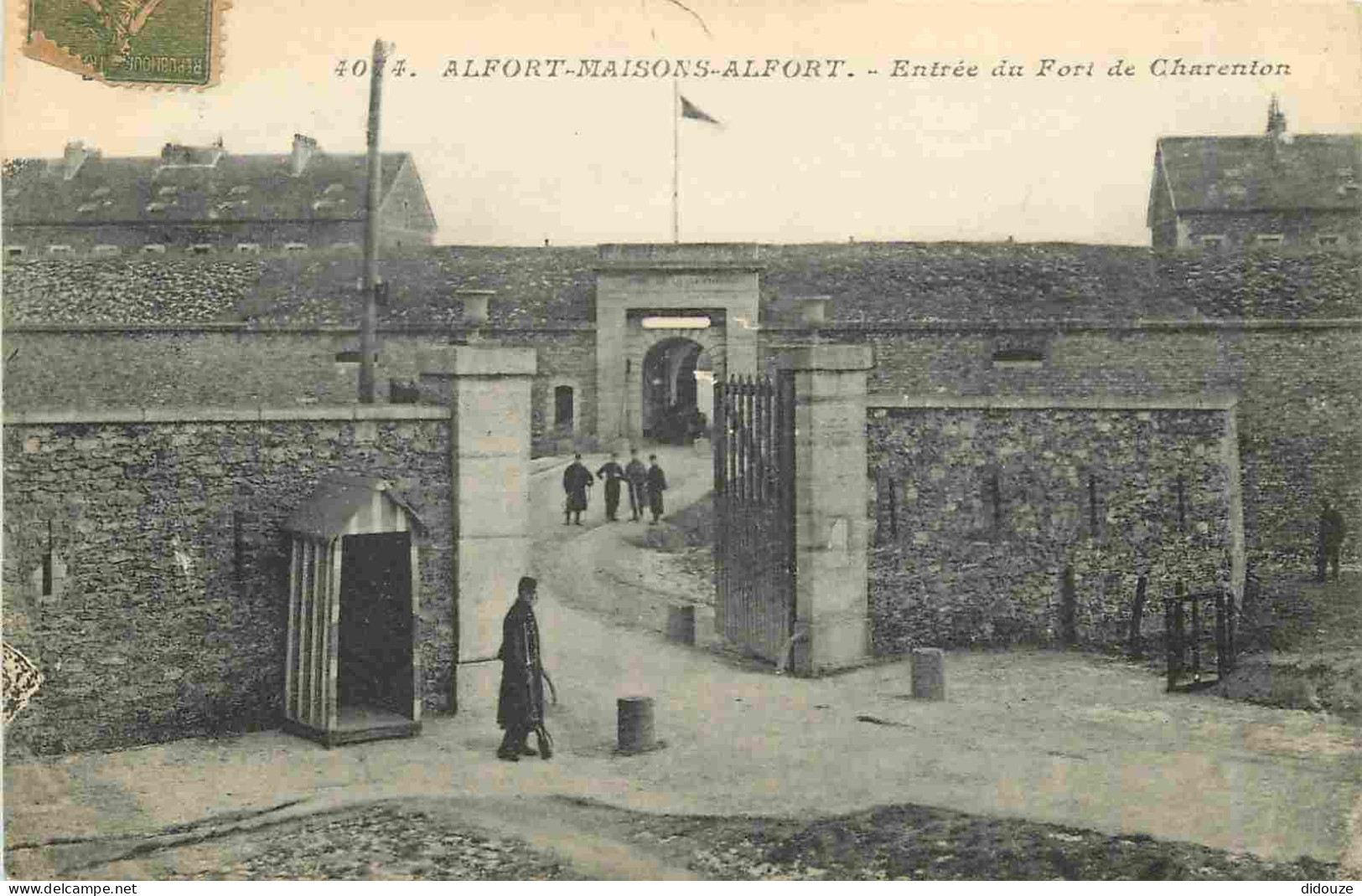94 - Maisons Alfort - Entrée Du Fort De Charenton - Animée - Correspondance - CPA - Oblitération Ronde De 1911 - Voir Sc - Maisons Alfort