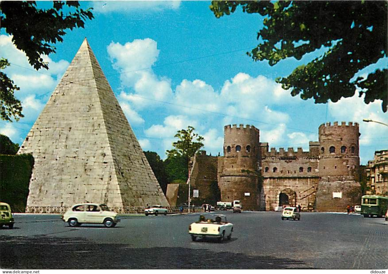 Automobiles - Italie - Roma - Piramide Di Caio Cestio E Porta S. Paolo - Pyramide De Caio Cestio Et Porte St. Paul - CPM - PKW