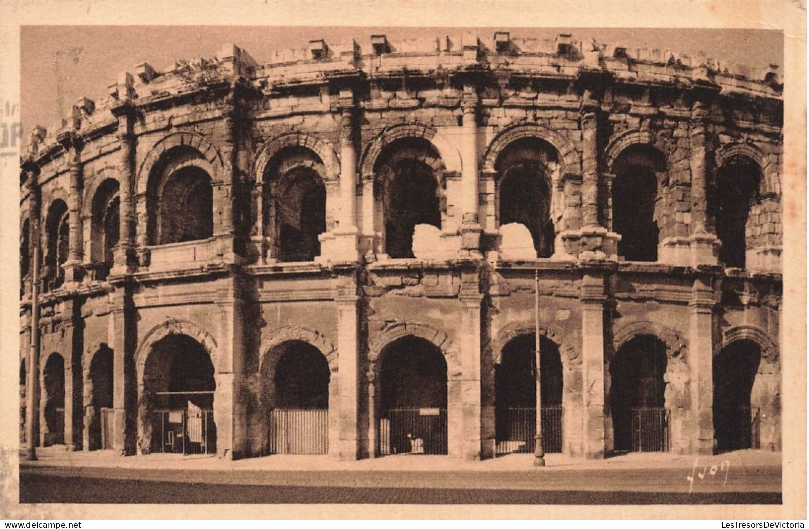 FRANCE - Nîmes - Vue Extérieur Des Arènes - Carte Postale Ancienne - Nîmes