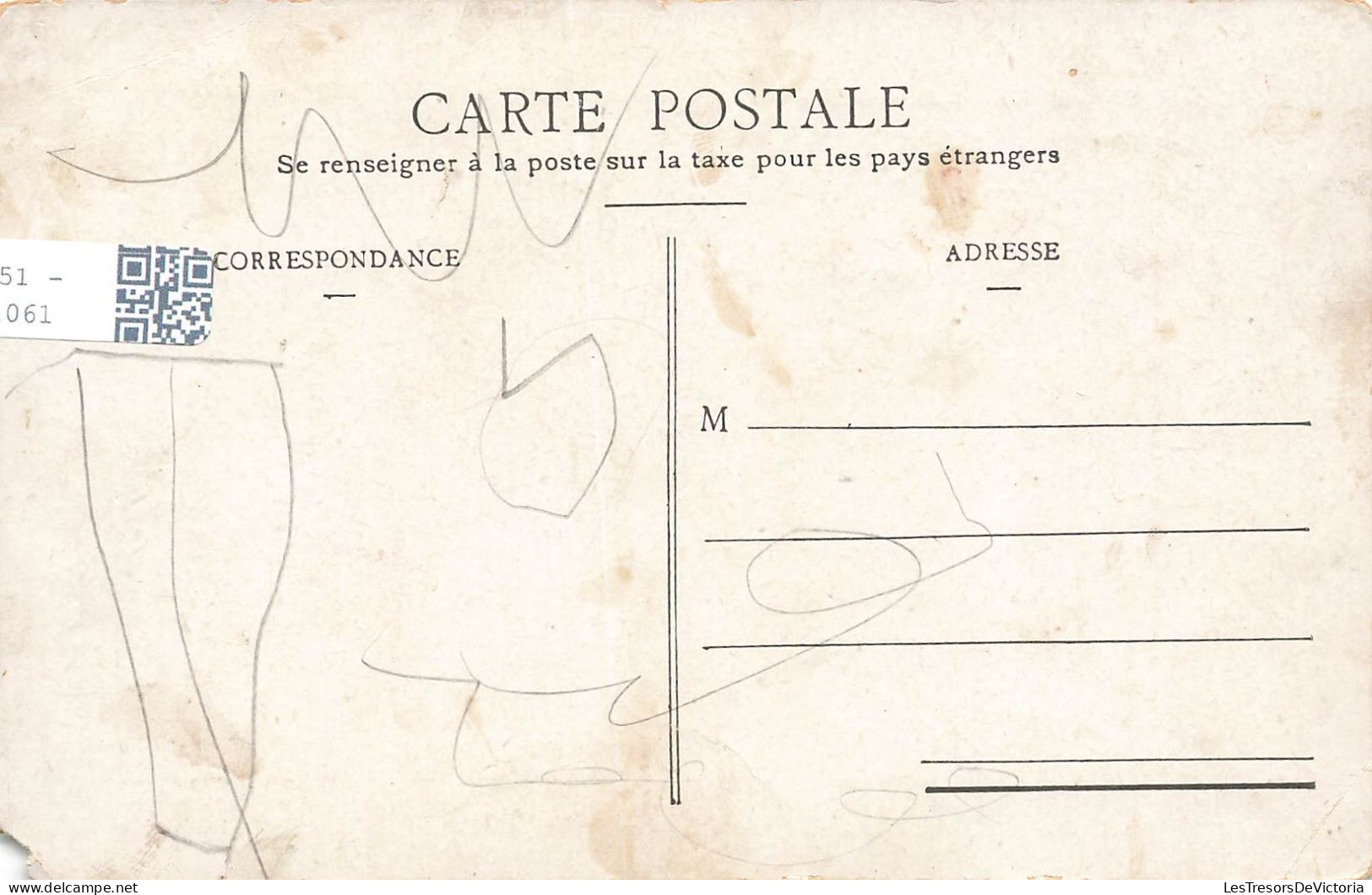 FANTAISIES - Hommes - Homme Regardant Le Journal - Gloiromètre - Carte Postale Ancienne - Mannen