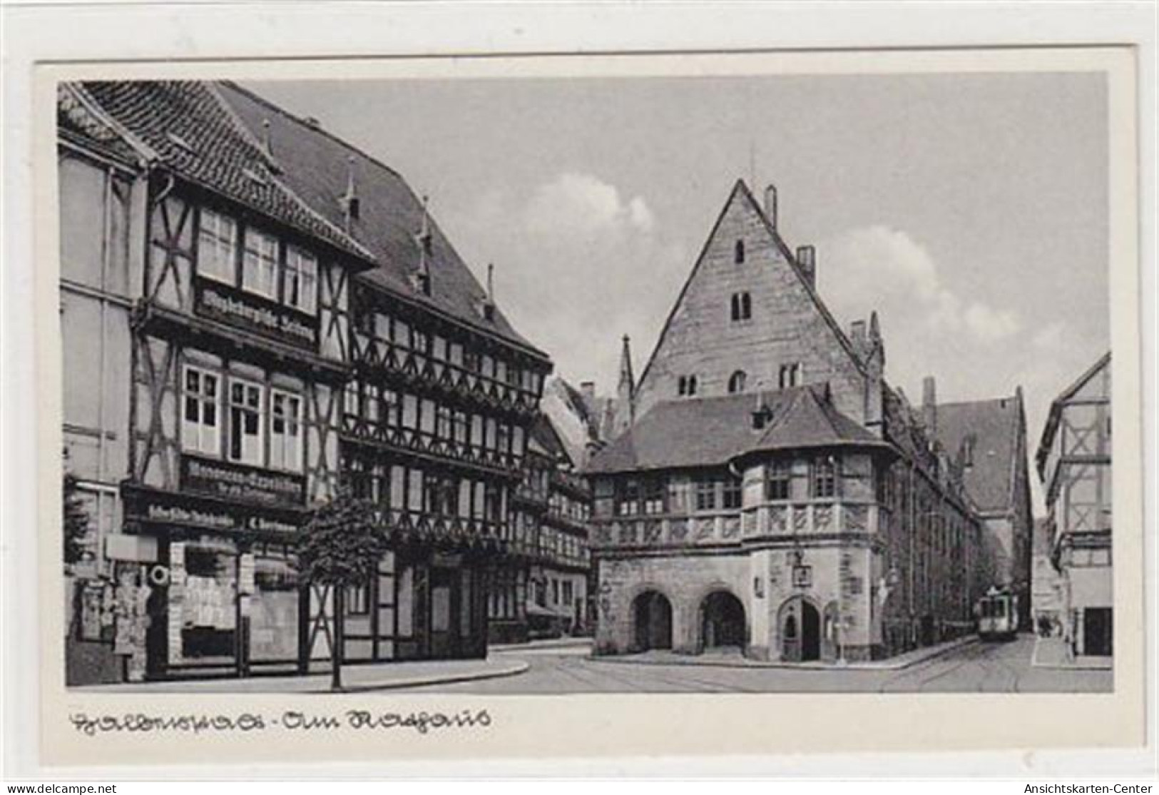 39041801 - Halberstadt. Partie Am Rathaus Mit Magdeburgische Zeitung Und Halberstaedter Verkehrsbuero Ungelaufen  Sehr  - Halberstadt