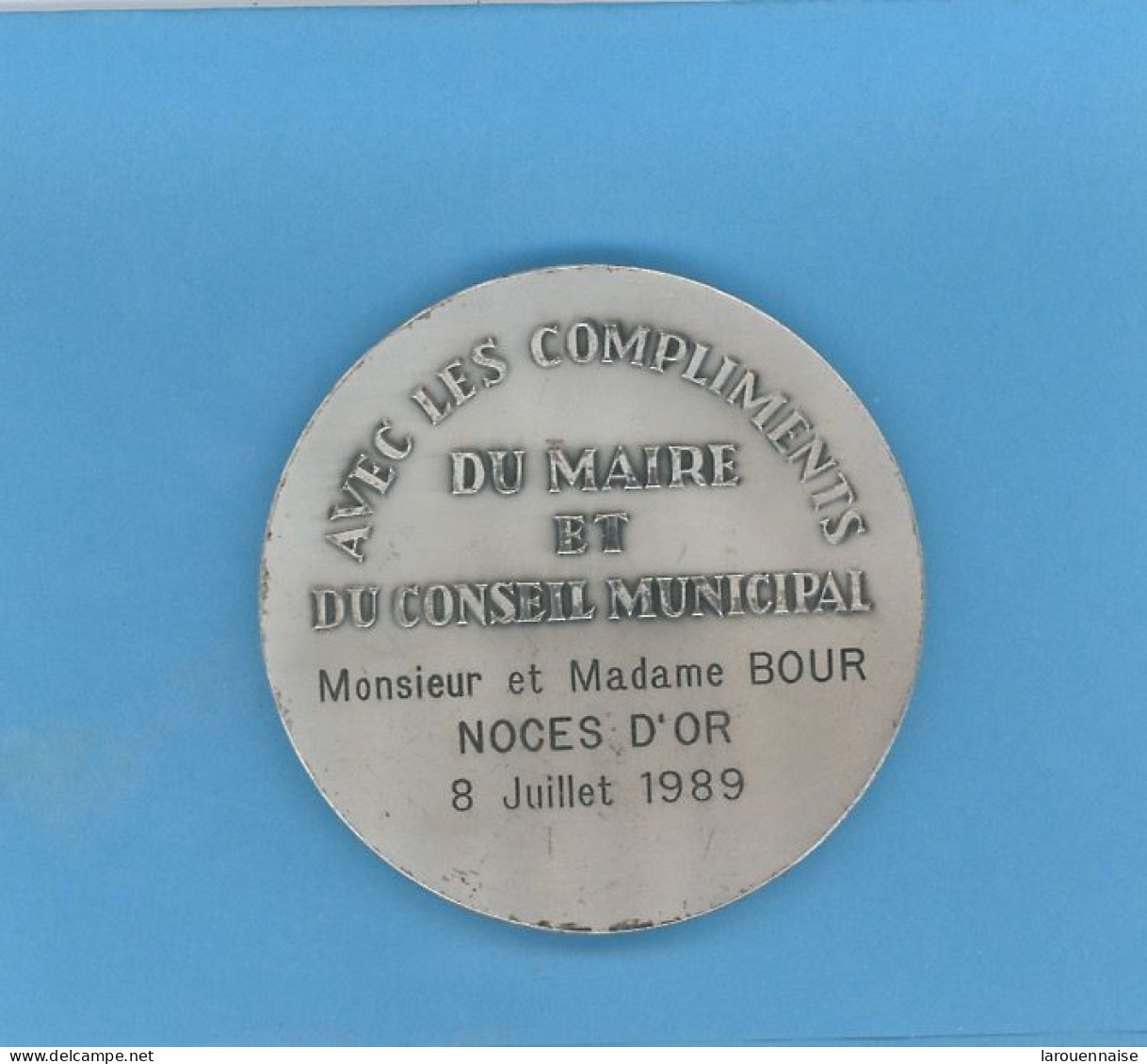 MÉDAILLE - LE KREMLIN BICETRE (94) ANNIVERSAIRE DE MARIAGE -BRONZE ARGENTÉ-69,5mm-178 Gr -J-BALME (sur La Tranche) ATTRI - Professionnels / De Société