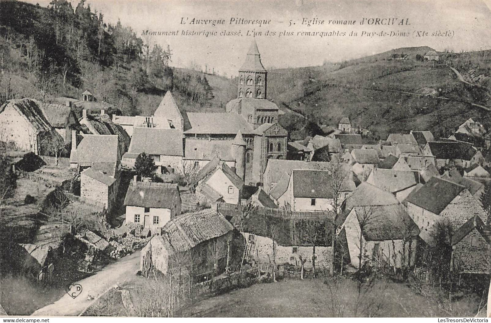 FRANCE - L'Auvergne Pittoresque - Vue Sur L'église Romane D'Orcival - Monument Historique Classé- Carte Postale Ancienne - Auvergne Types D'Auvergne