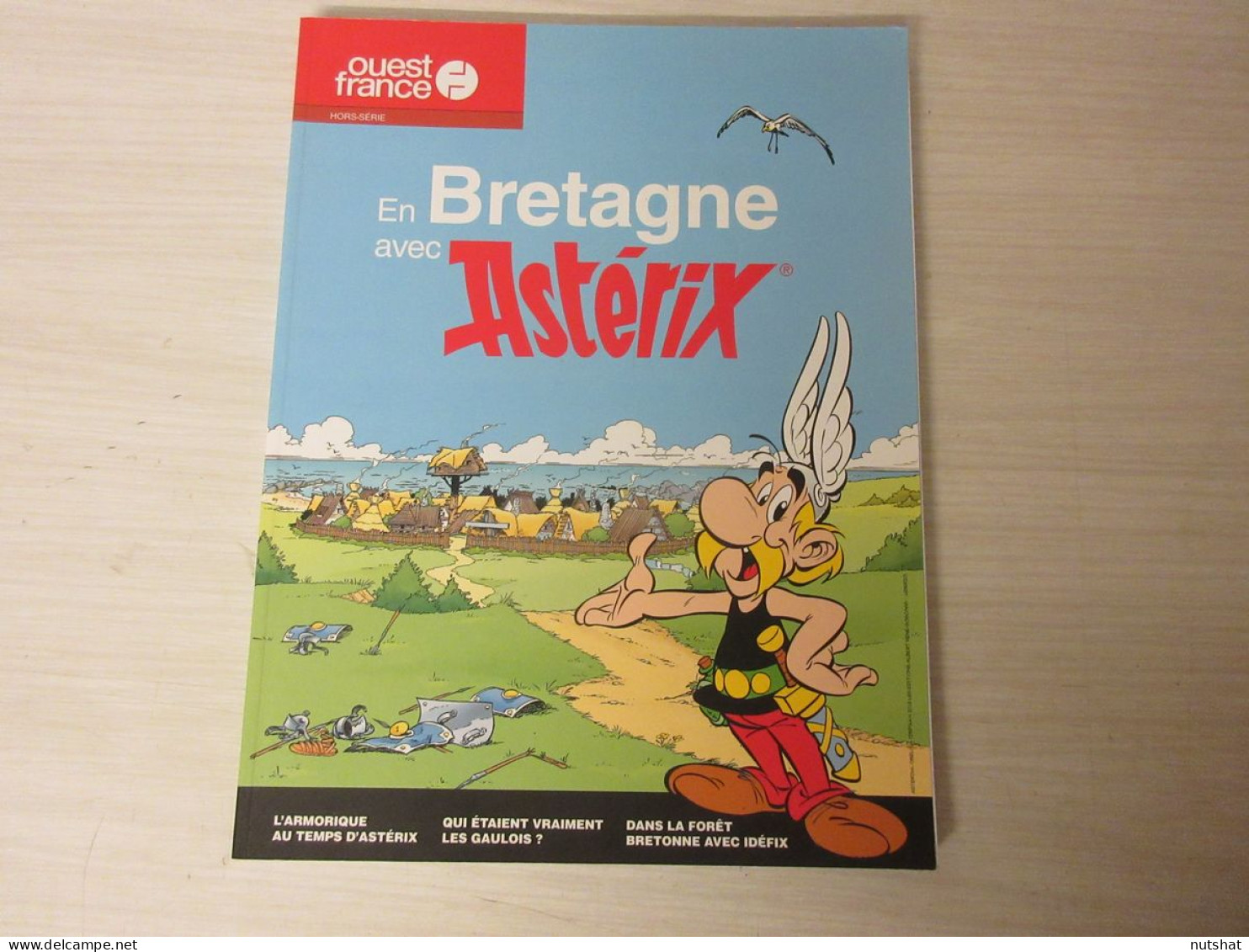 BD ASTERIX HORS SERIE OUEST FRANCE EN BRETAGNE AVEC ASTERIX 2019 128 Pages.      - Astérix