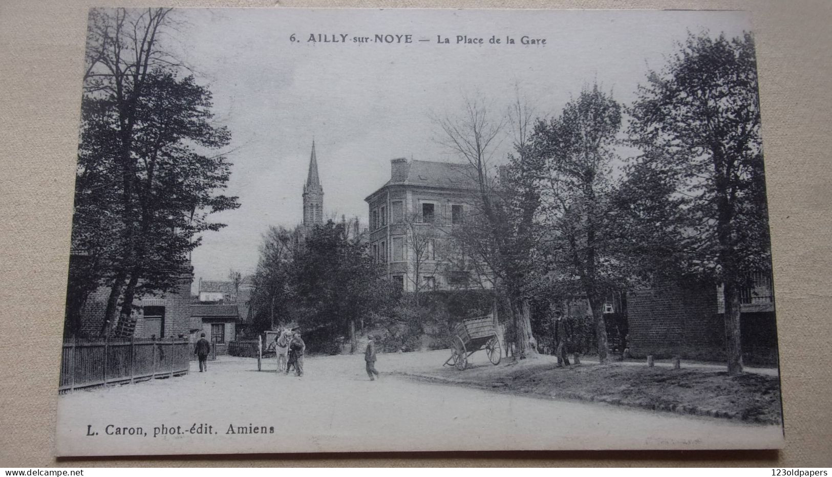 AILLY-SUR-NOYE - LA PLACE DE LA GARE - 80 SOMME - Ailly Sur Noye