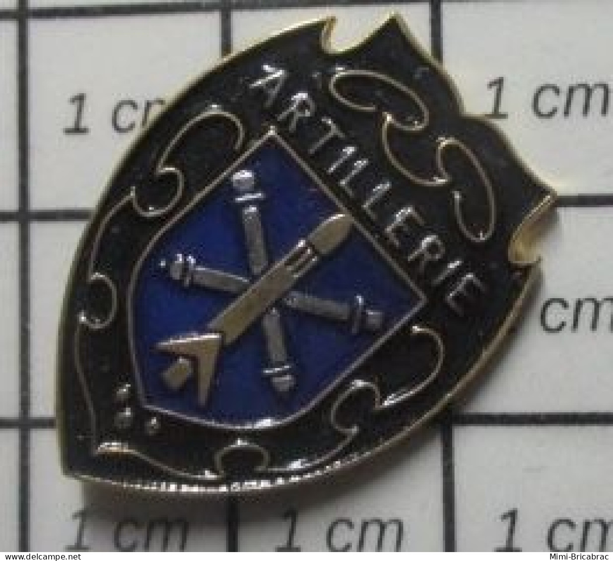 1515B Pin's Pins / Beau Et Rare : MILITARIA / BLASON DE L'ARTILLERIE CANONS MISSILES - Armee