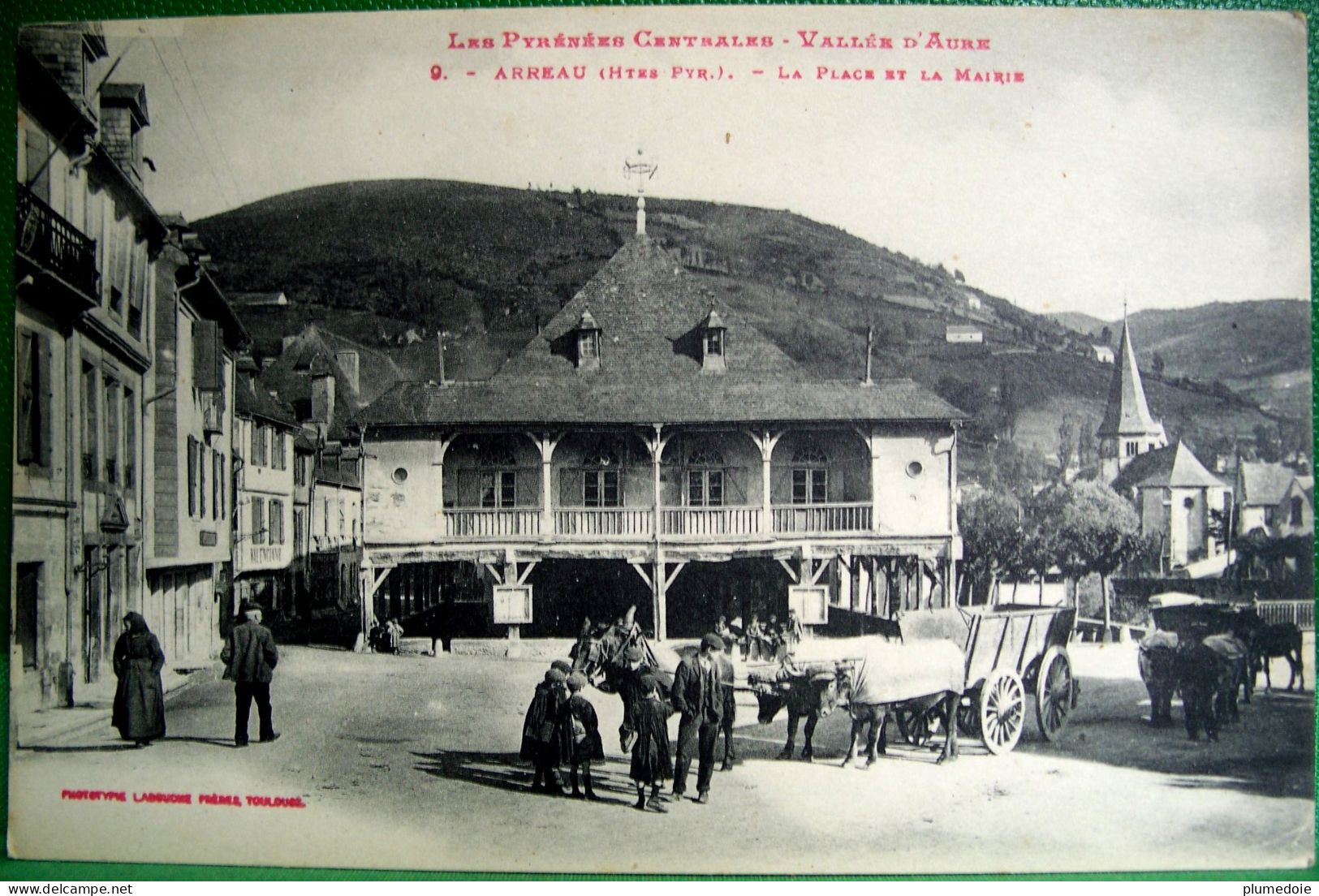 Cpa 65 VALLEE D AURE , ARREAU Animée LA PLACE Et La MAIRIE , Attelage Boeufs ,enfants Hautes Pyrenées EDITEUR LABOUCHE - Vielle Aure