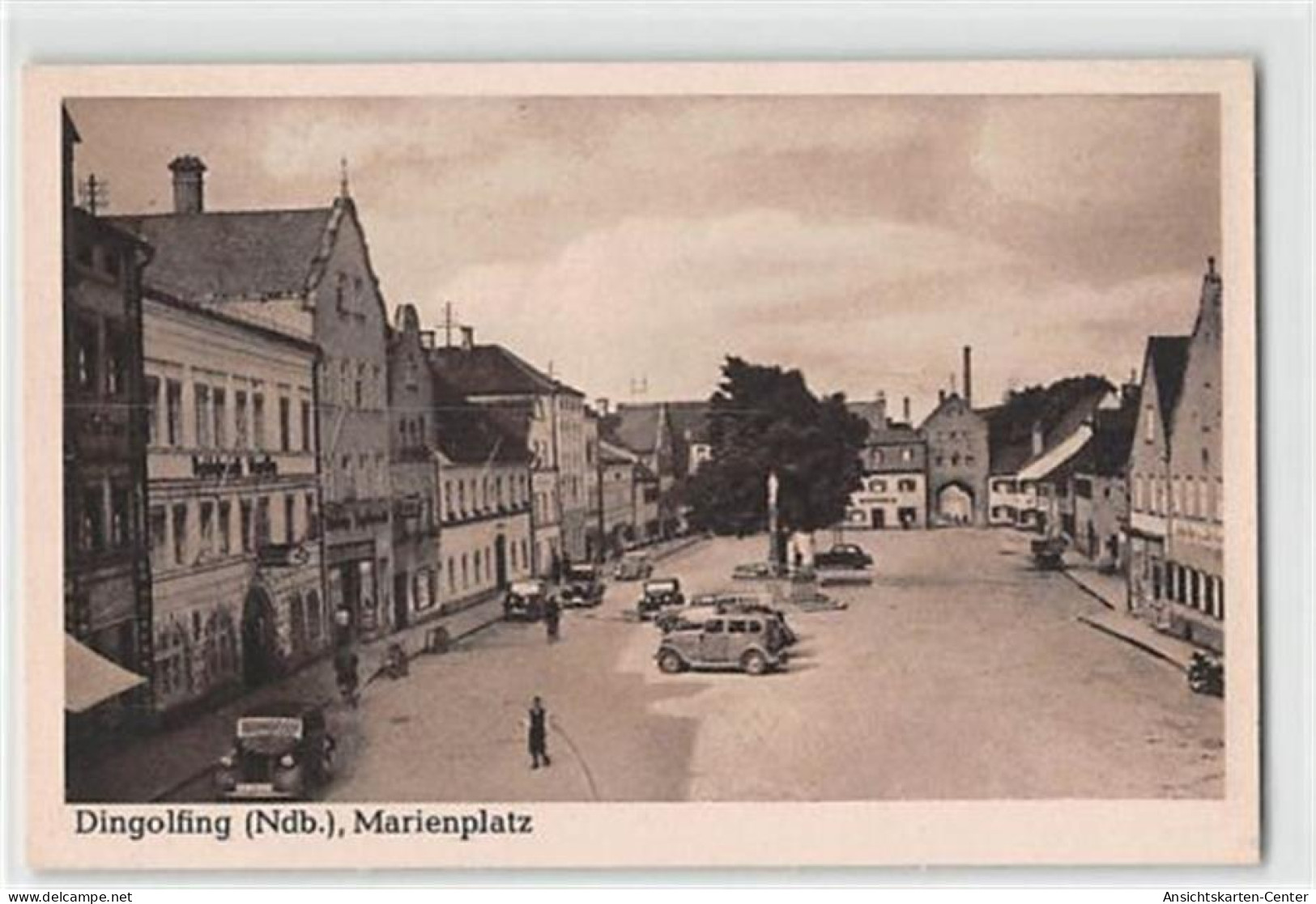 39114801 - Dingolfing, Niederbayern. Marienplatz Mit Autos Ungelaufen  Gute Erhaltung. - Vilsbiburg
