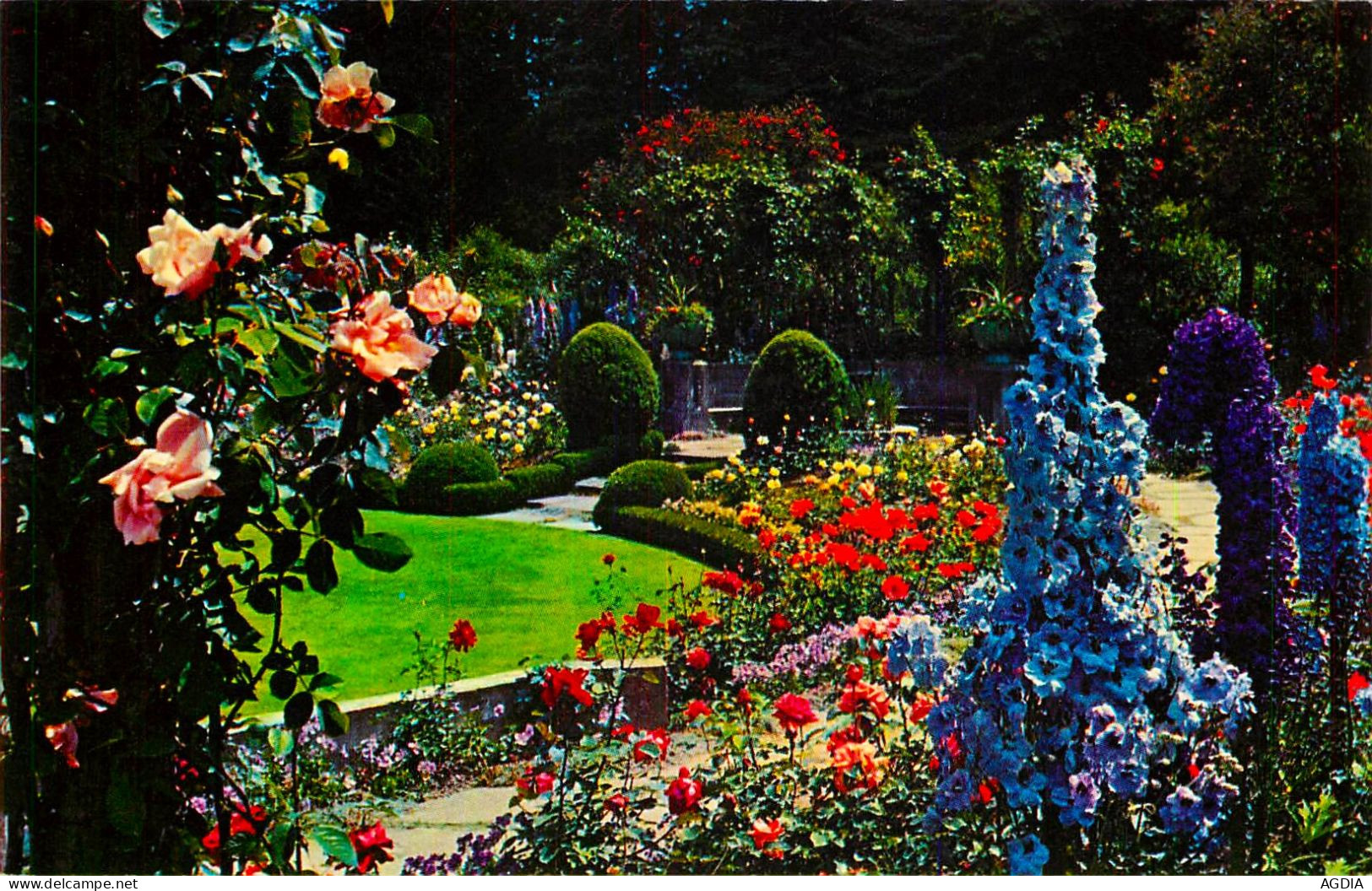 THE BUTCHART GARDENS,VICTORIA ,B.C. - CANADA - LOT DE 14 CARTES POSTALES - FLEURS -