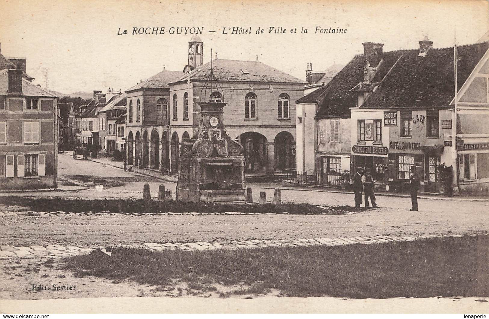 D4988 La Roche Guyon L'hôtel De Ville Et La Fontaine - La Roche Guyon