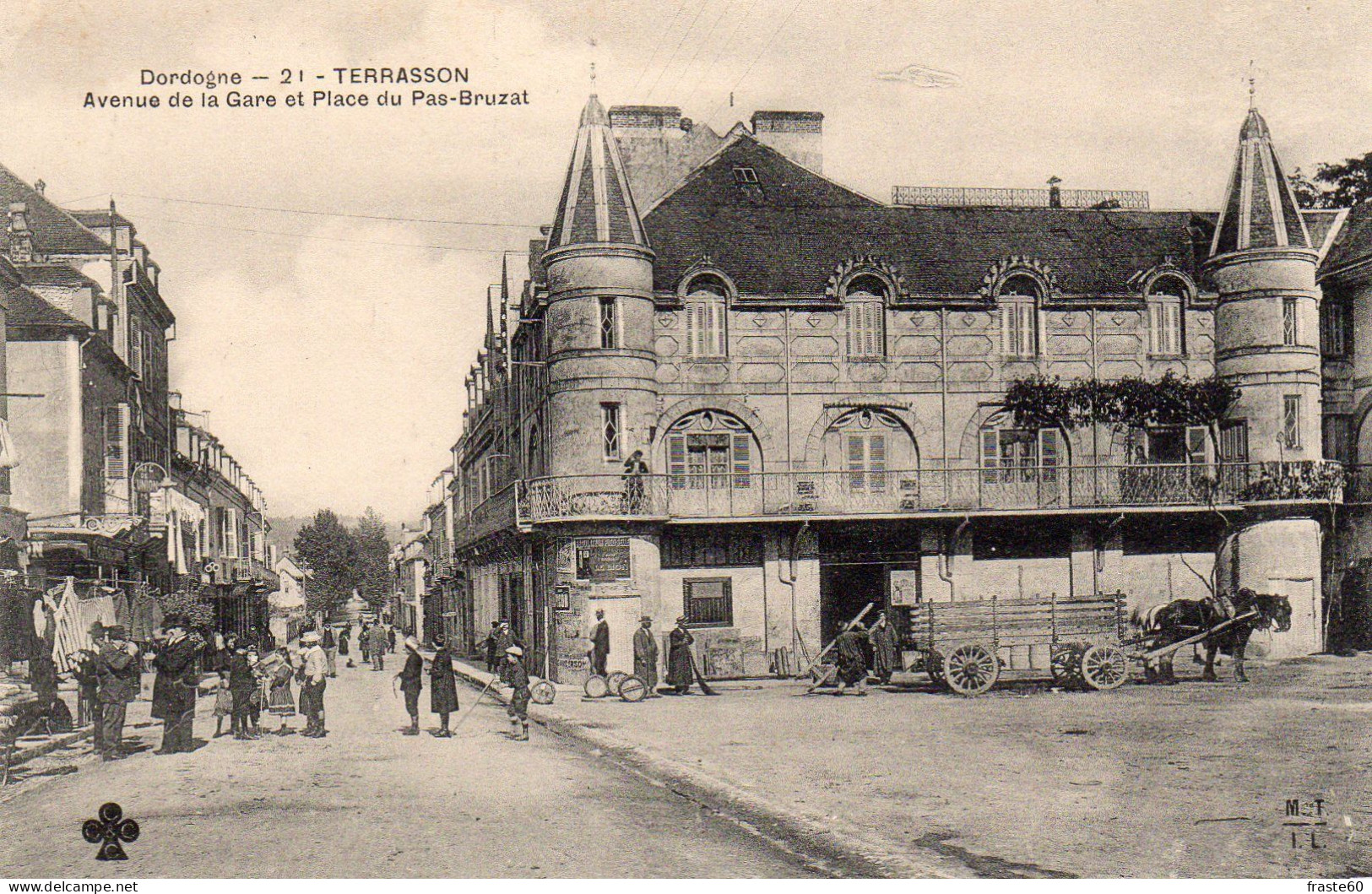 Terrasson - Avenue De La Gare Et Place Du Pas Bruzat - Terrasson-la-Villedieu