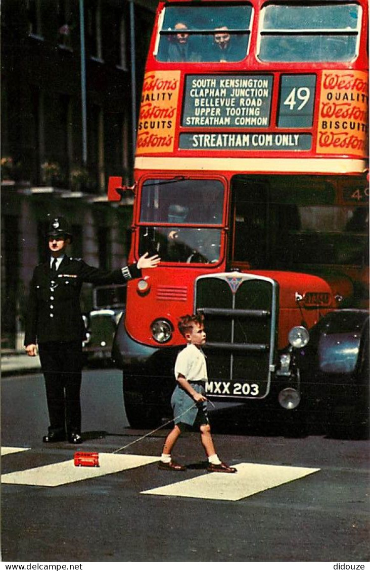 Automobiles - Bus - Autocar - Royaume-Uni - London - Policeman On Point Duty - Carte Neuve - CPM - UK - Voir Scans Recto - Bus & Autocars