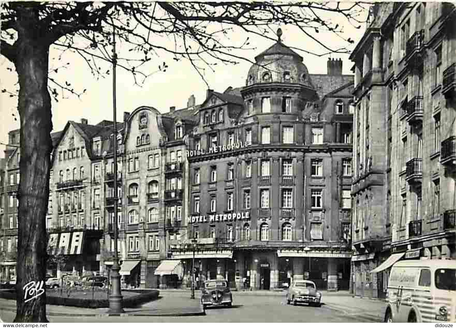 Automobiles - Metz - Place De La Gare - Les Hotels - CPM - Voir Scans Recto-Verso - PKW