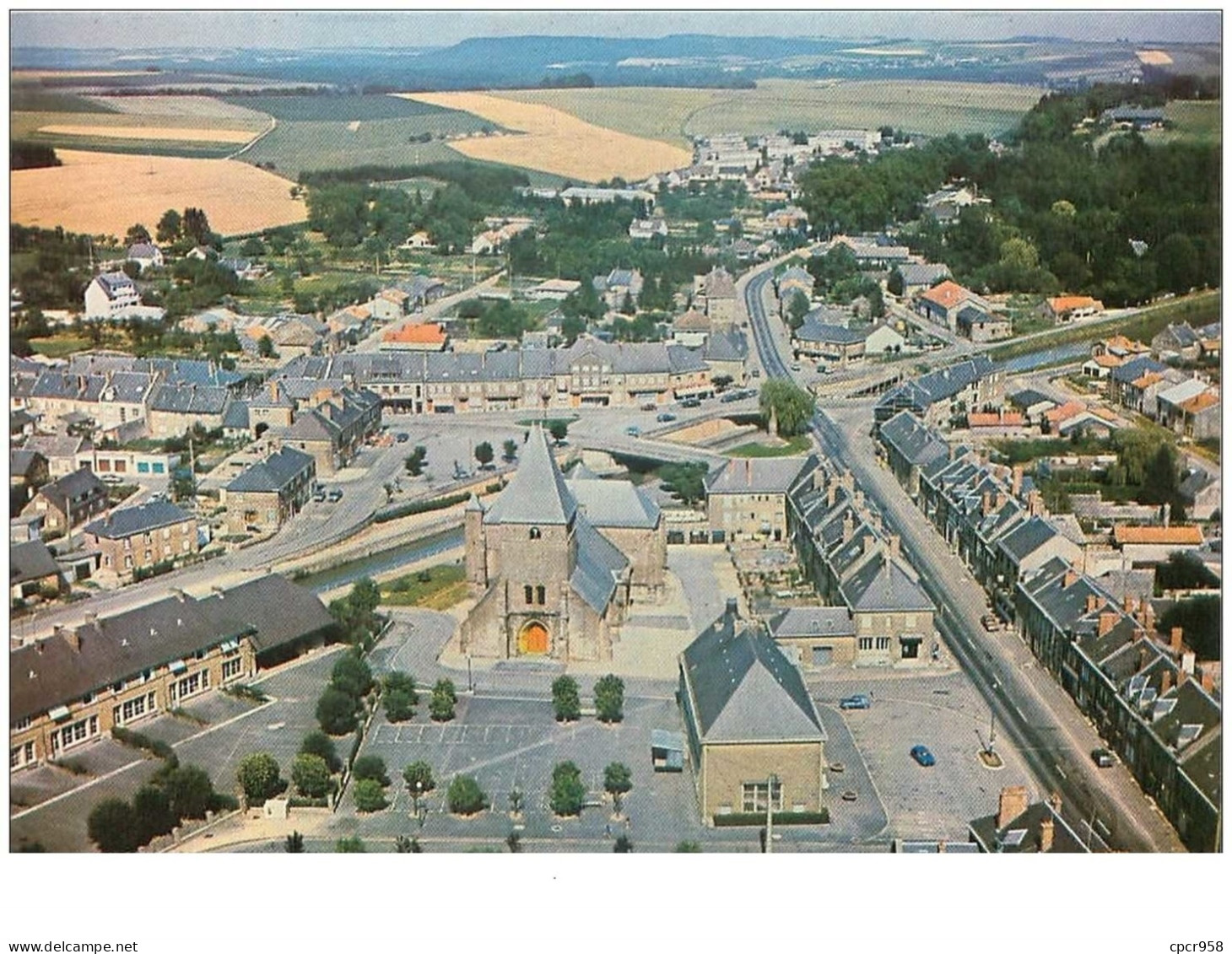 08.LE CHESNE.n°30237.VUE AERIENNE.CPM - Le Chesne