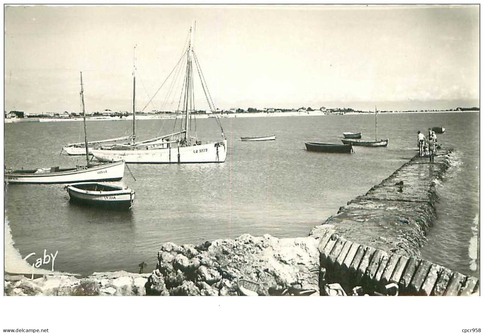 17.ANGOULINS SUR MER.n°23709.LE PORT ET LA JETEE.CPSM - Angoulins