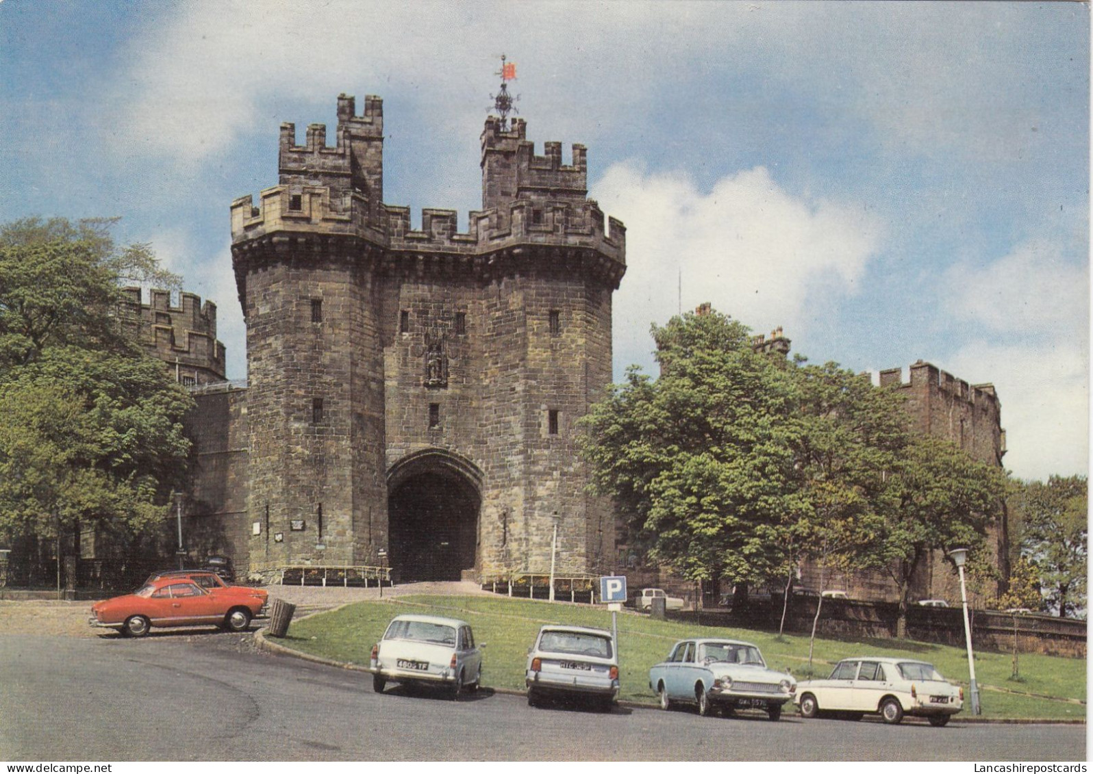 Postcard Lancaster Castle [ Old Cars ] My Ref B26466 - Sonstige & Ohne Zuordnung