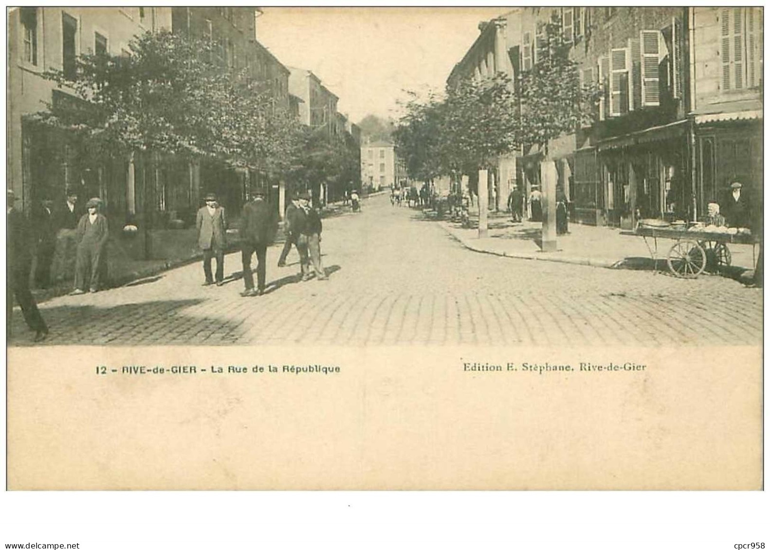 42. N°37230 . Rive De Gier . Rue De La Republique - Rive De Gier