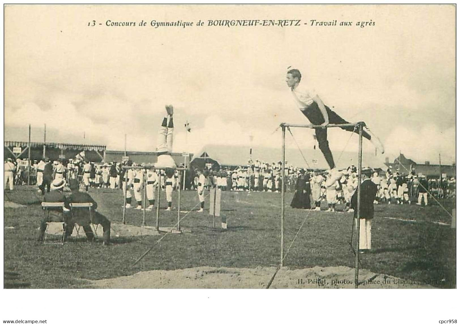 44.BOURGNEUF EN RETZ.n°27710.CONCOURS DE GYMNASTIQUE.TRAVAIL AUX AGRES - Bourgneuf-en-Retz