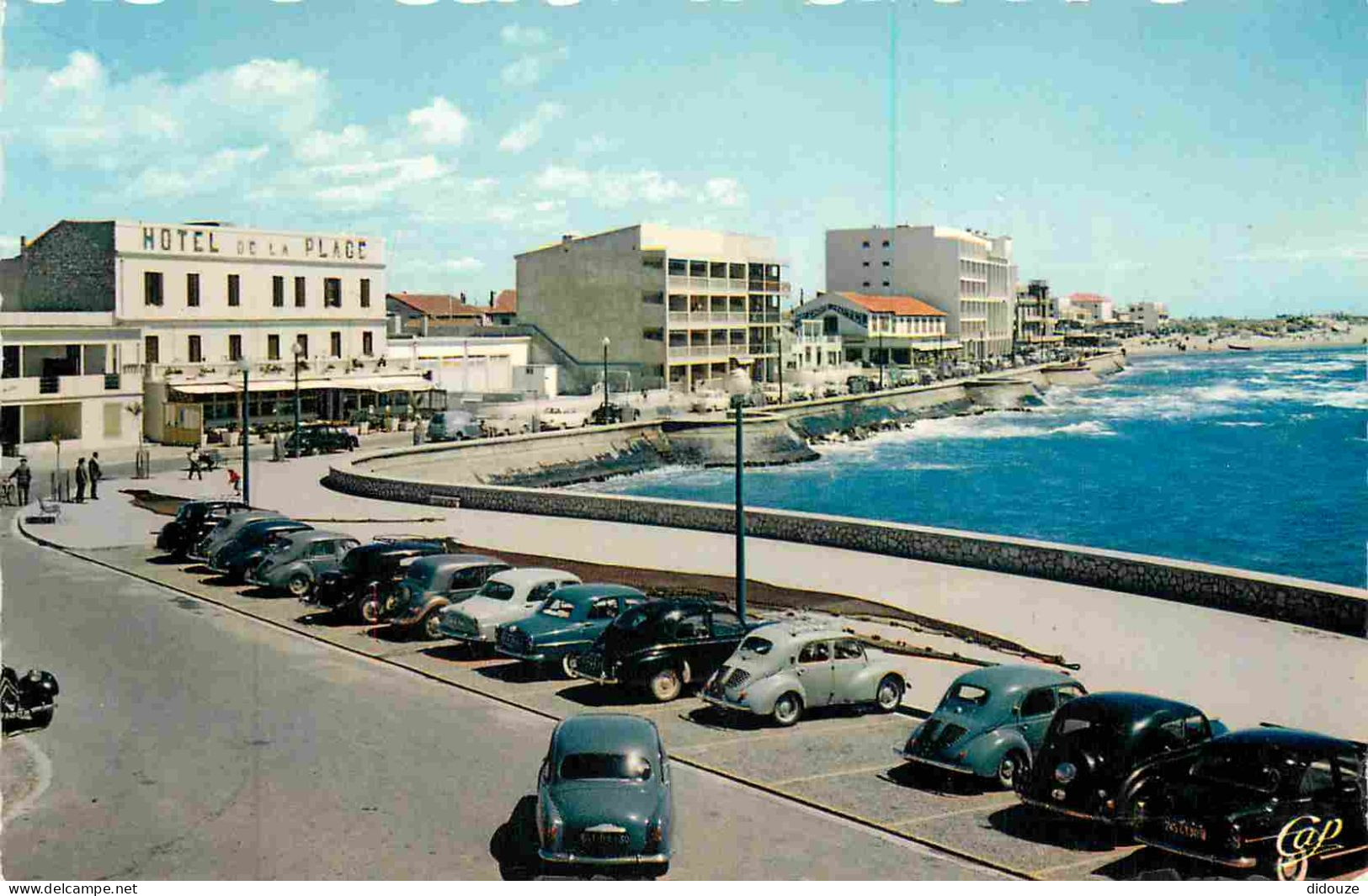 Automobiles - Le Grau Du Roi - Les Grands Hôtels Depuis Le Casino - Carte Dentelée - CPSM Format CPA - Voir Scans Recto- - PKW