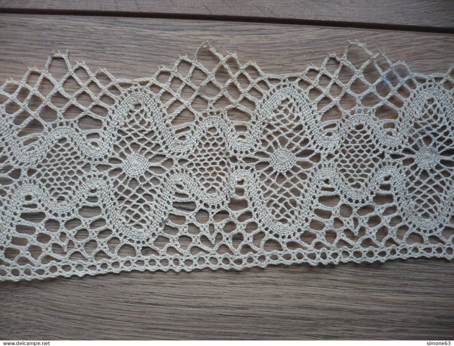 Ancien  Ruban En Dentelle  - Vintage - Fait Main - Laces & Cloth