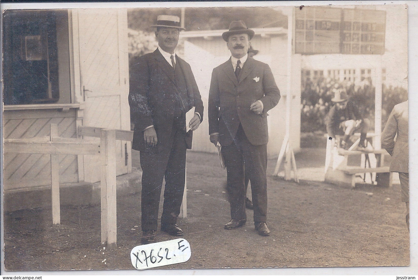 SAN SEBASTIAN- CARTE-PHOTO- HIPPODROME DE LASARTE- L ENTRAINEUR EDOUARD CUNNINGTON ET AMBASSADEUR FRANCAIS - Guipúzcoa (San Sebastián)