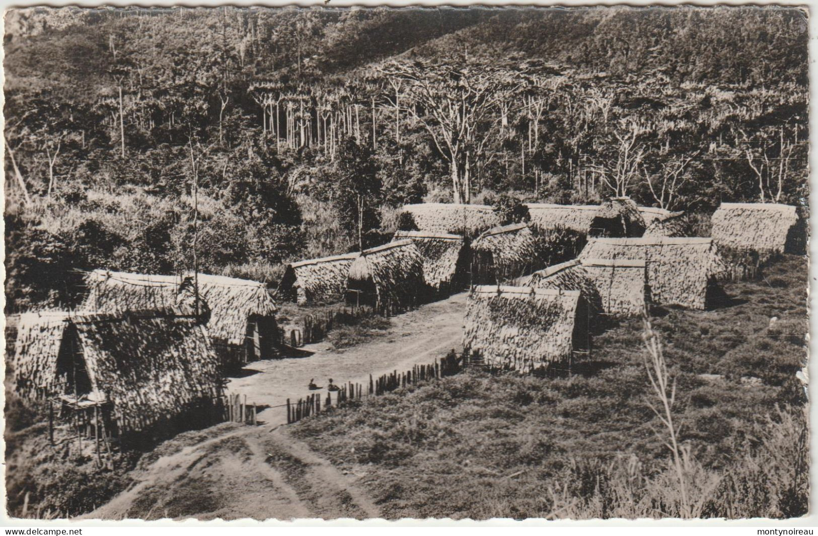 Guinée : Mission De  Papouasie :  Village De  Montagne - Guinee