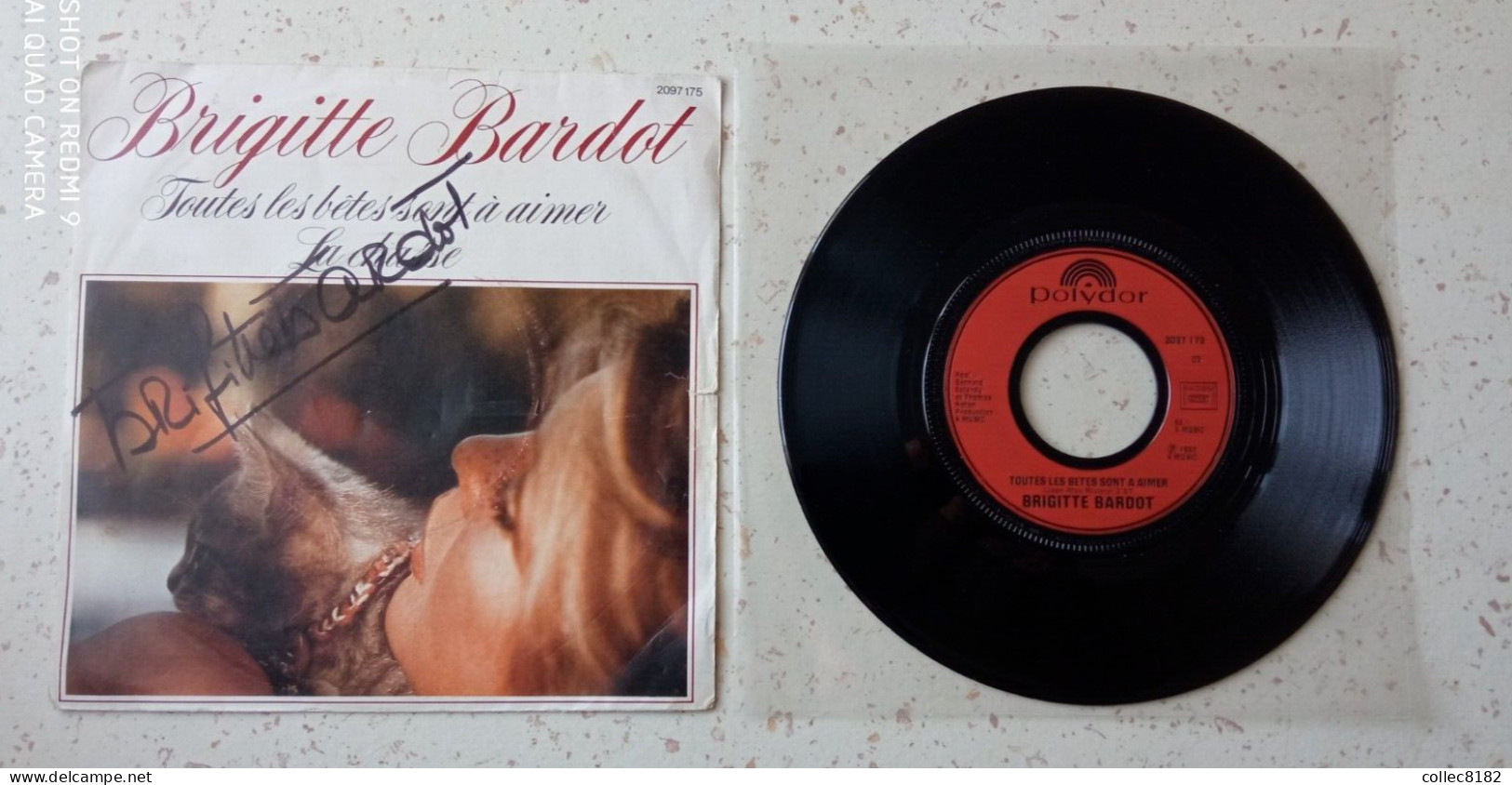 Autographe Original De Brigitte Bardot Sur 45 Tr Toutes Les Bêtes Sont à Aimer Port Offert France - Verzameluitgaven