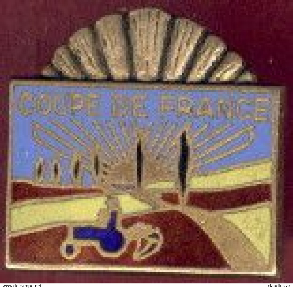 ** BOUTON  COUPE  De  FRANCE  LABOURS  +  PORTE - CLEFS  BOURGES  1966 ** - Boutons De Col /de Manchettes