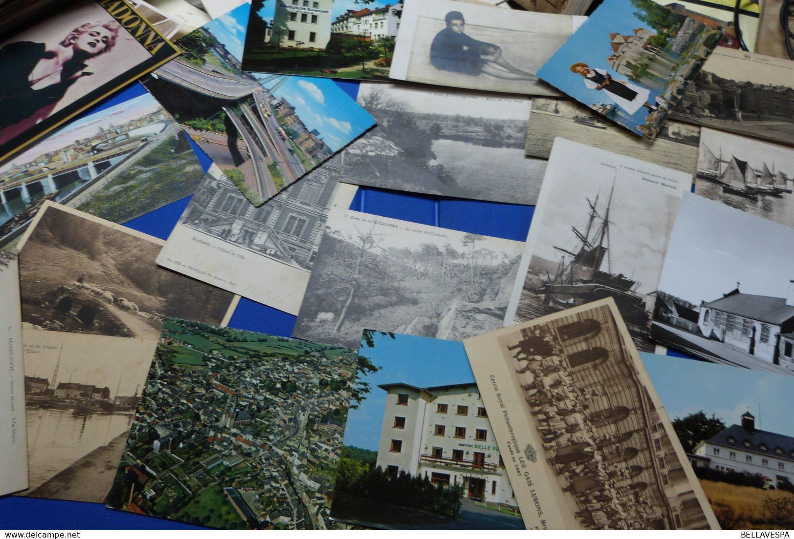 Postkaarten fotokaarten en cartes de visites Varia Lot ruim  x 267 stuk