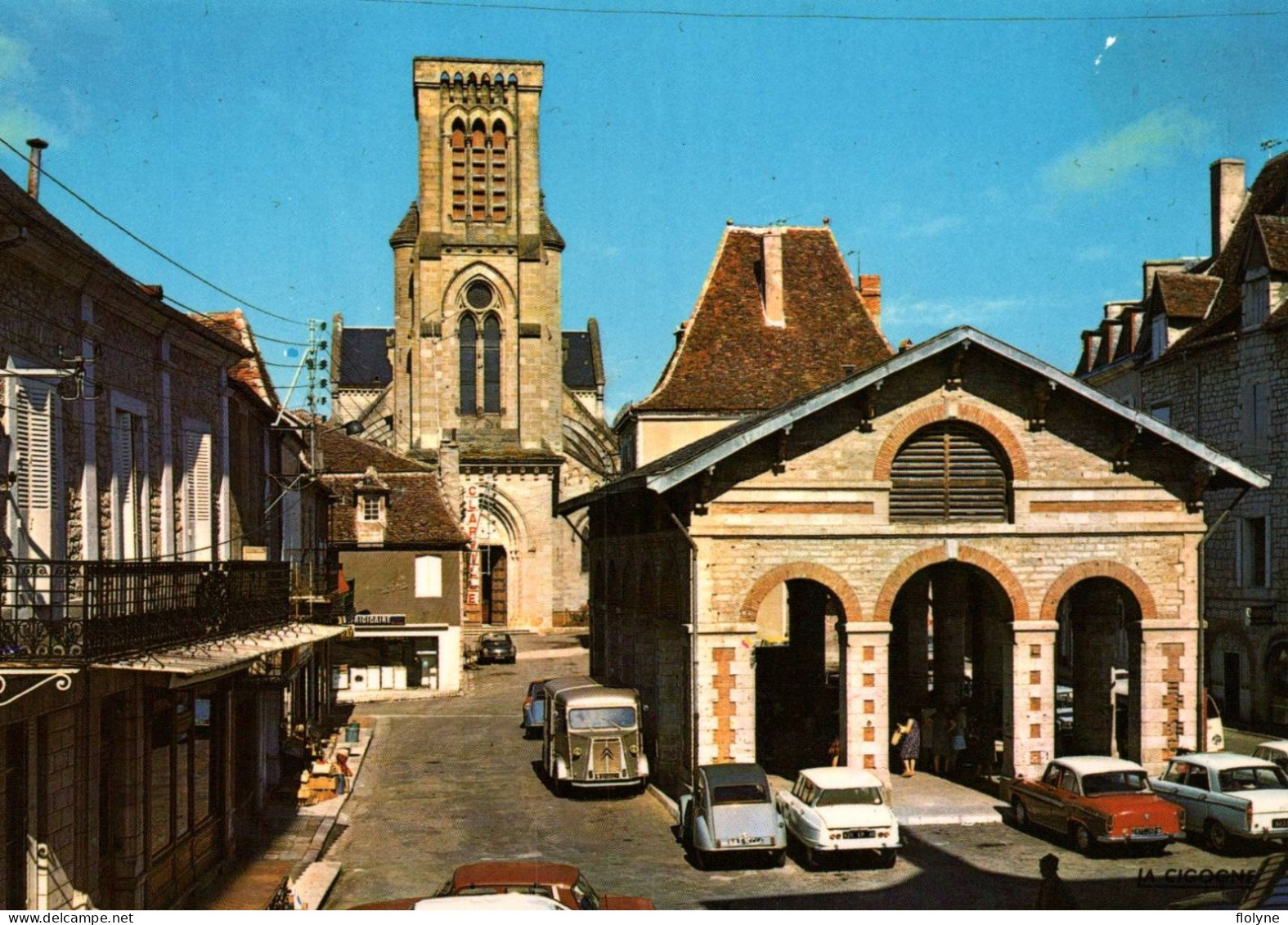 Gramat - La Place Du Marché Et L'église - Automobile Voiture CITROËN Tube Et 2cv , Ami 8 - Gramat