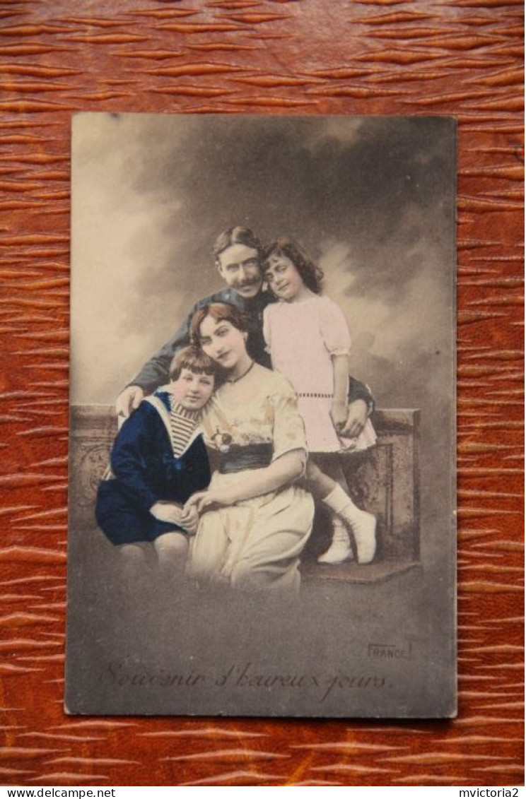 Carte Photo D'une Famille Réunie - Filosofie