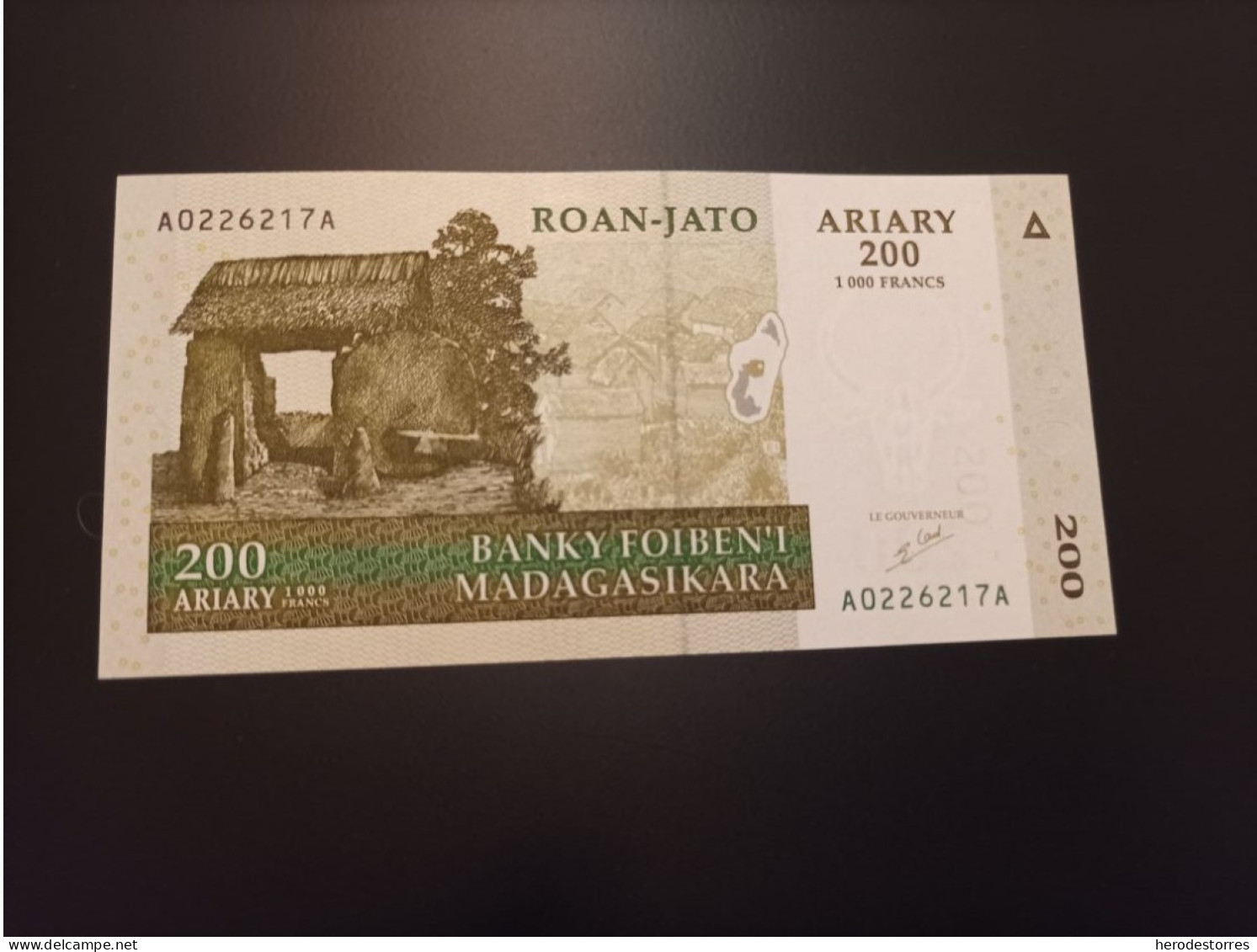 Billete Madagascar, 200 Ariary, Serie AA, Año 2004, UNC - Madagaskar