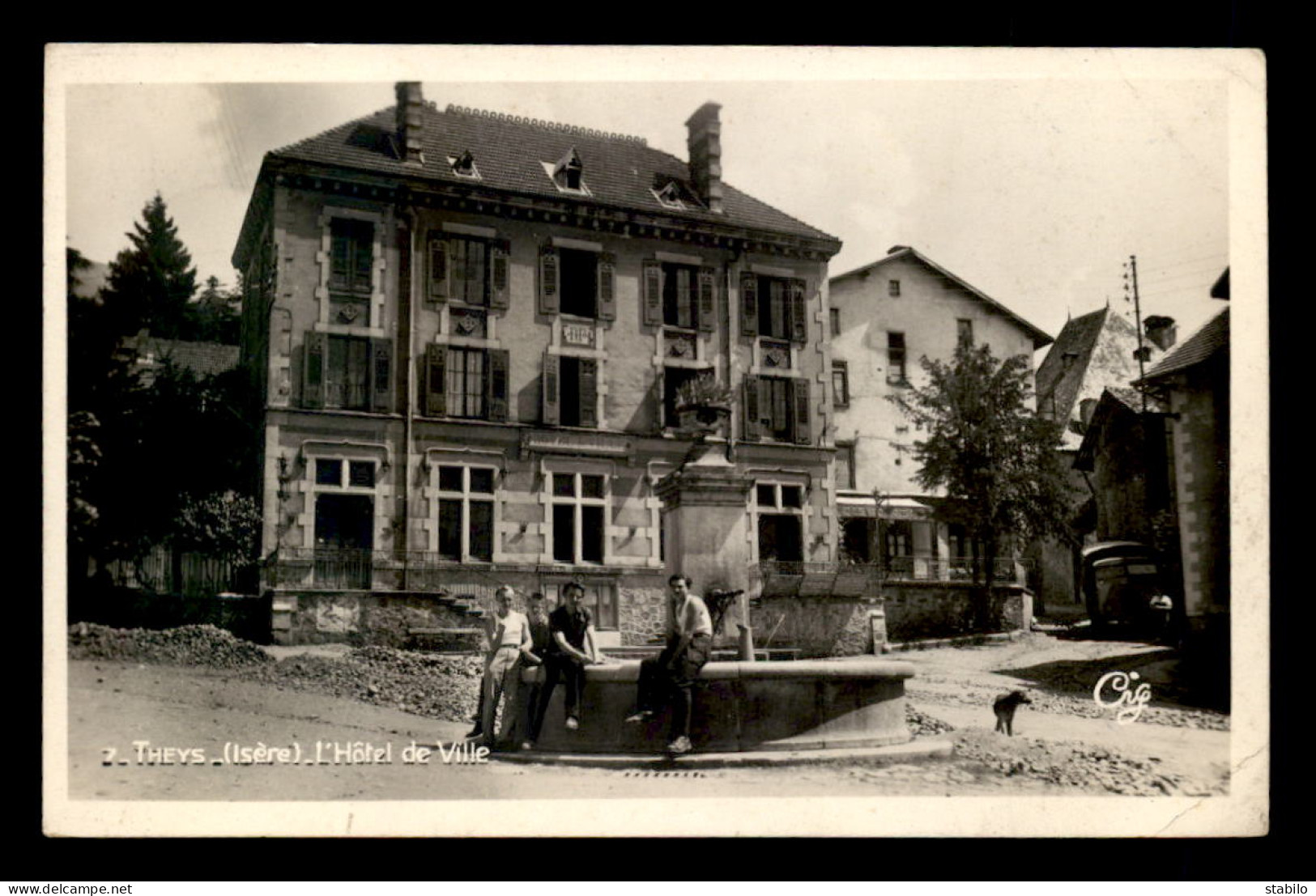 38 - THEYS - L'HOTEL DE VILLE - Theys