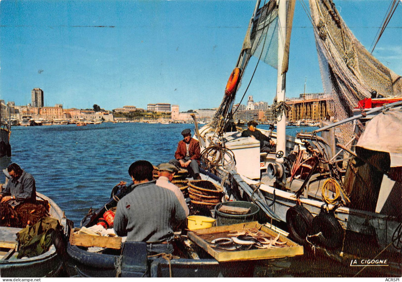 13 MARSEILLE   Le Vieux Port  Retour De Pêche  (Scan R/V) N°   11   \OA1035 - Vieux Port, Saint Victor, Le Panier