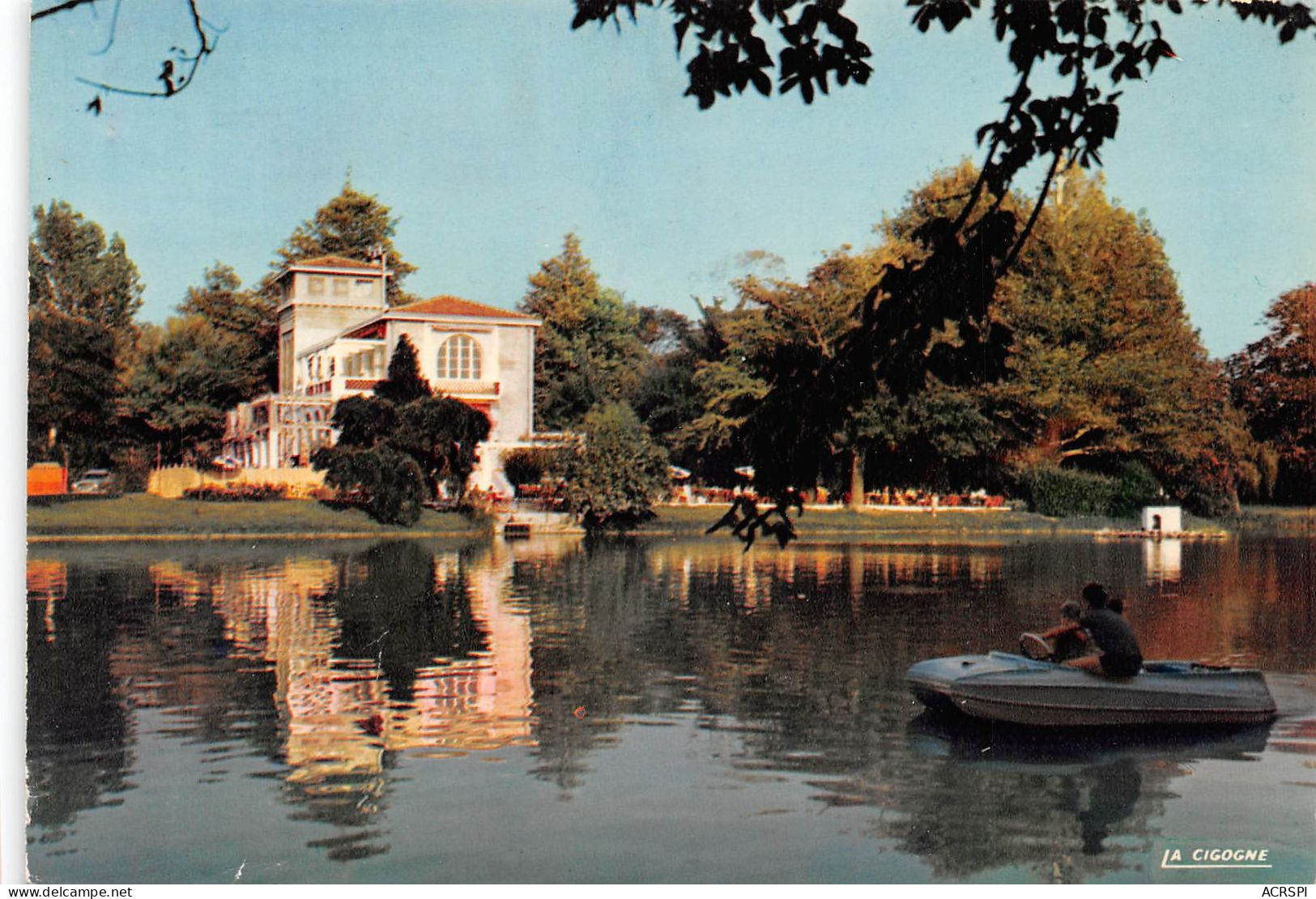 13 MARSEILLE   La Parc BORELY Pédalo Sur La Lac   (Scan R/V) N°   15   \OA1034 - Parcs Et Jardins