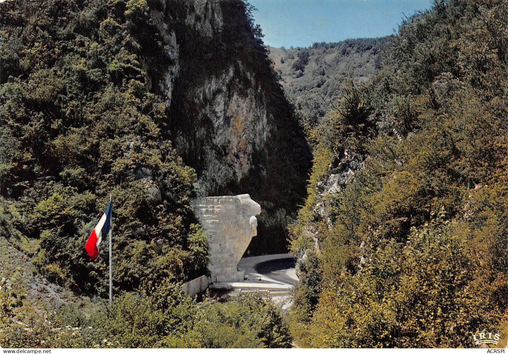 01  CERDON  Monument Et Cimetière  (Scan R/V) N°   35   \OA1048 - Oyonnax