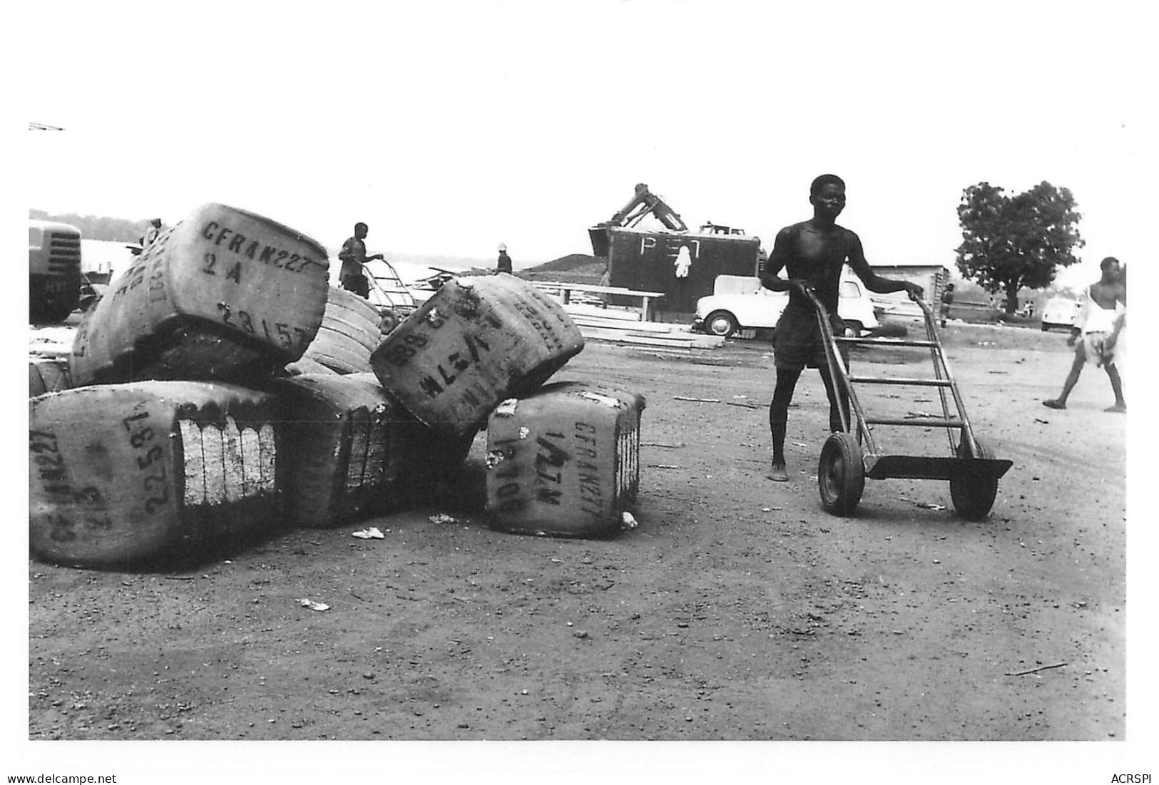 Bangui  Photo  1967 Déchargement Au Port  République Centrafricaine    (Scan R/V) N°   24   \OA1041 - Central African Republic