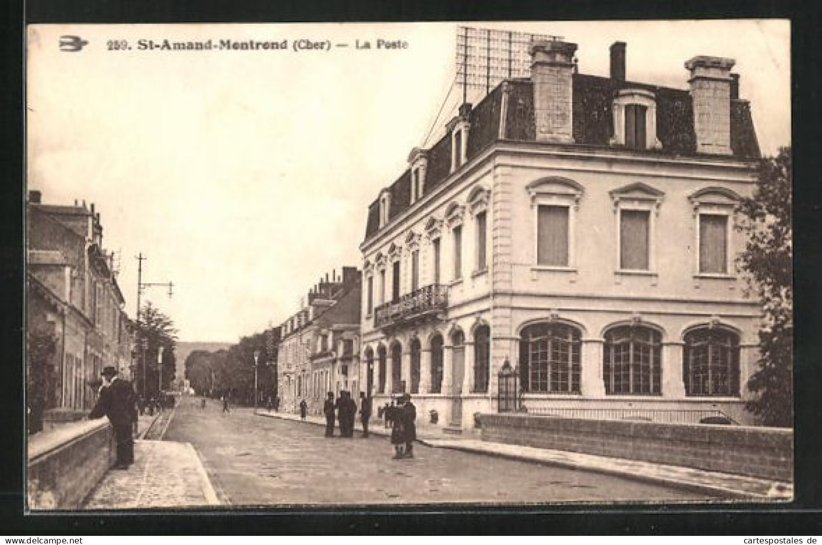 CPA St-Amand-Montrond, La Poste  - Saint-Amand-Montrond