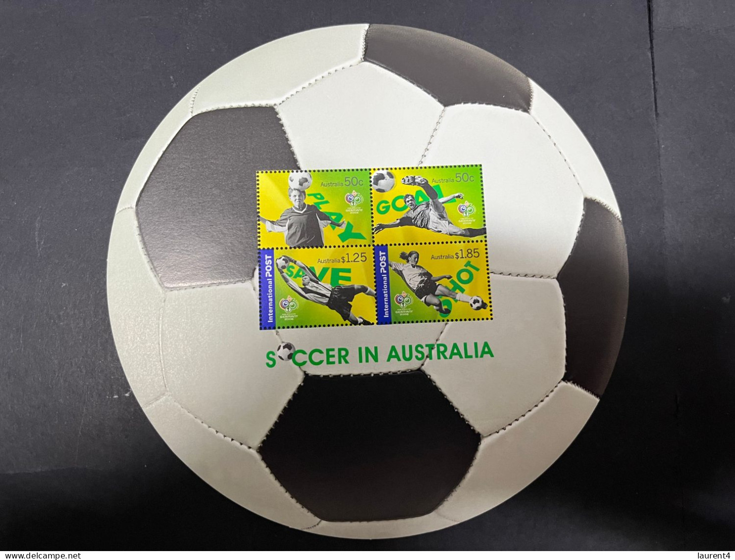 9-4-2024 (1 Z 30 A) Australia - Round Mint Mini-sheet (football Balloon Shape) 17 Cm - Fogli Completi