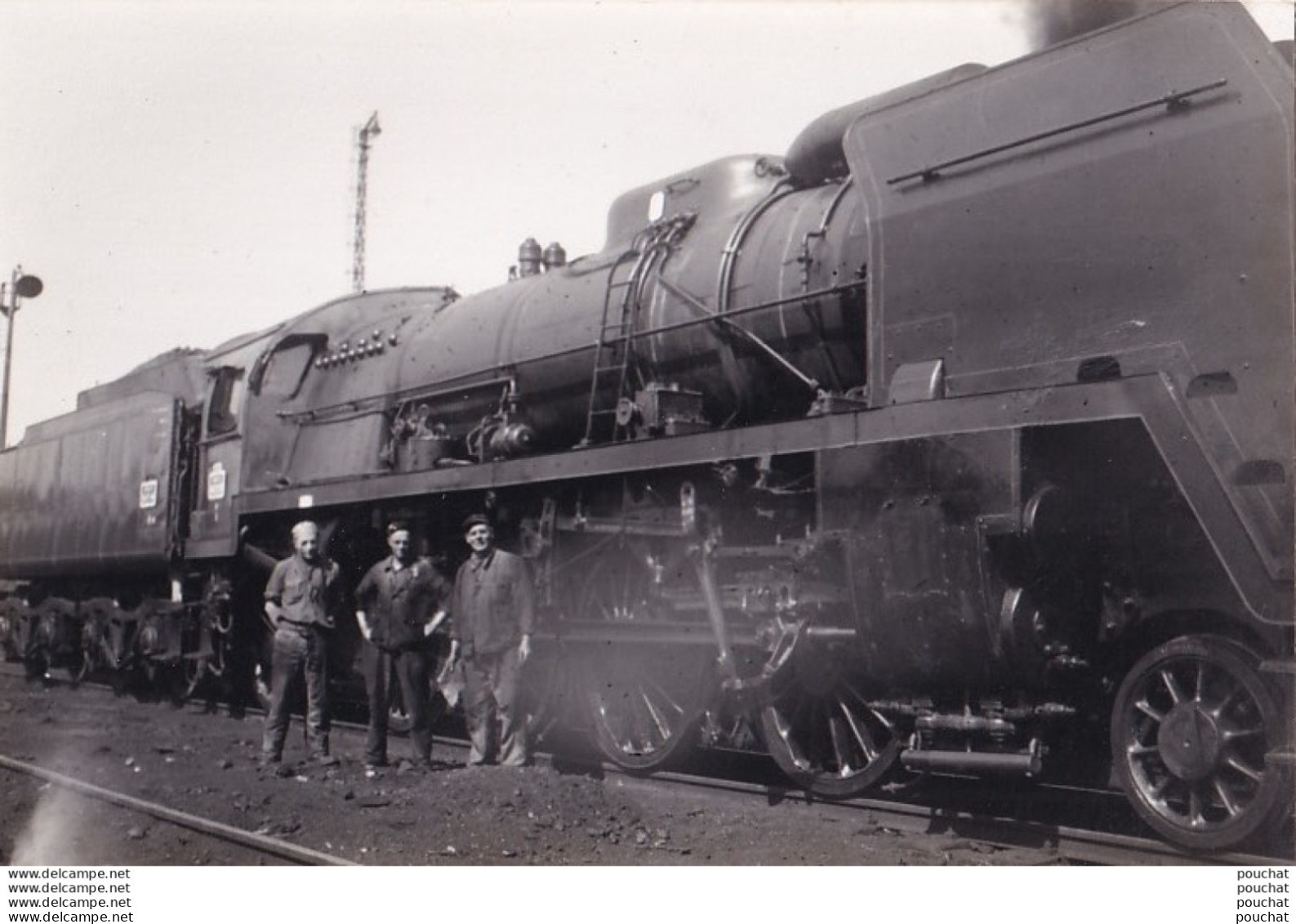 L8- TRAIN - LOCOMOTIVE PACIFIC  231 PLM  -  231 G 242 - AVEC  CONDUCTEUR  ET MECANICIENS - ( 2 SCANS ) - Spoorweg