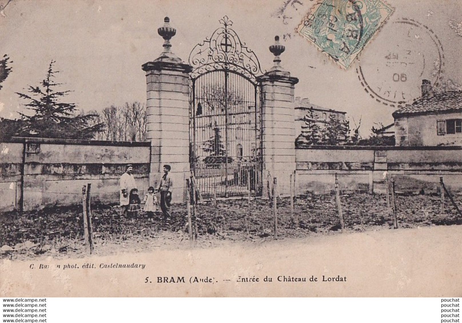 L12-11) BRAM (AUDE) ENTREE DU CHATEAU DE LORDAT - ANIMEE - HABITANTS - EN 1906 - Bram