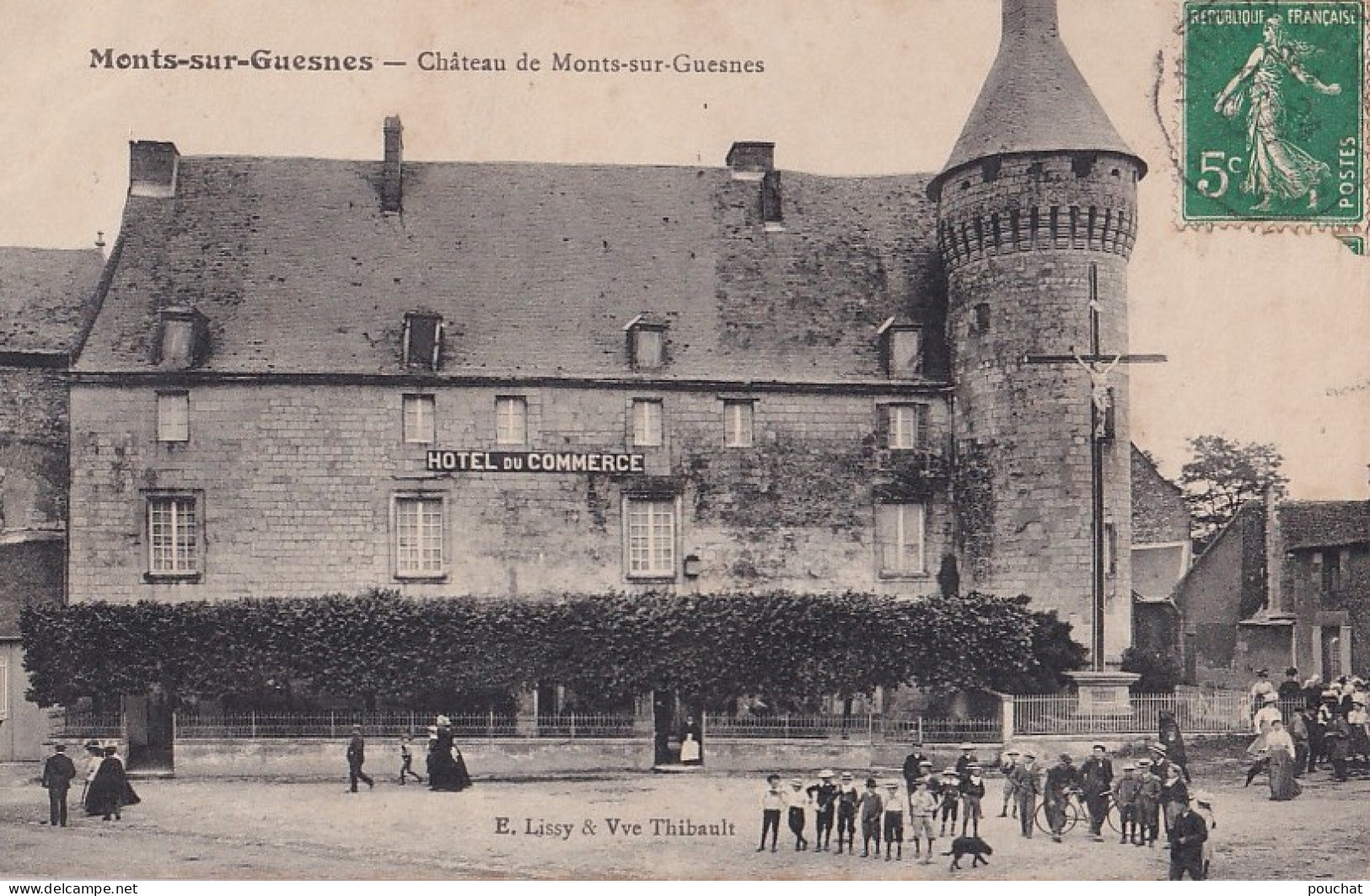 I12-86) MONTS SUR GUESNES (VIENNE) CHATEAU DE MONTS SUR GUESNES - ANIMEE - HOTEL DU COMMERCE - EN 1909 - Monts Sur Guesnes