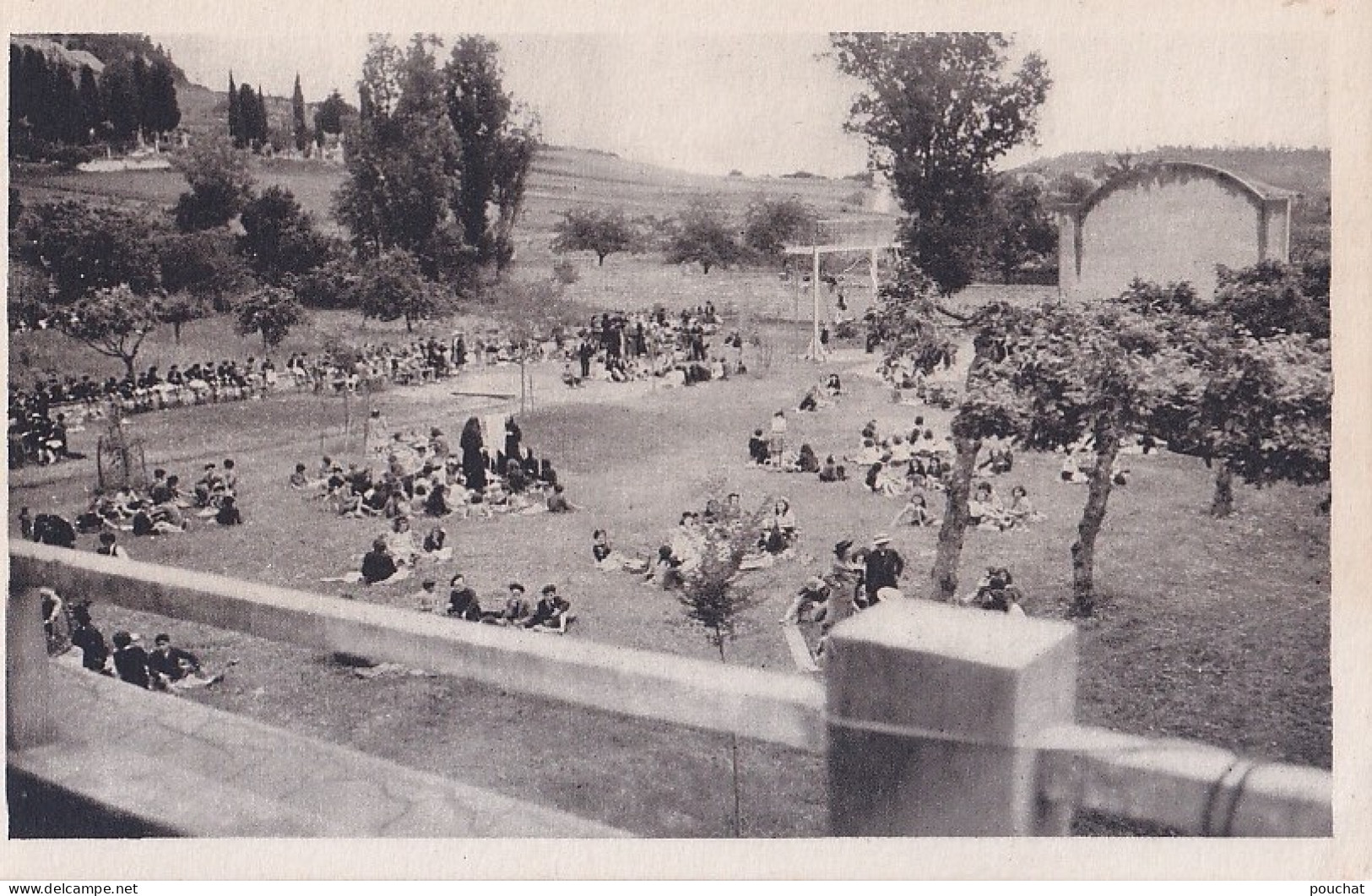 I27-47) CONGRES EUCHARISTIQUE DE N.D. DE BON ENCONTRE - REPAS SUR LE TERRAIN DE SPORT DU PETIT SEMINAIRE - ( 2 SCANS) - Bon Encontre