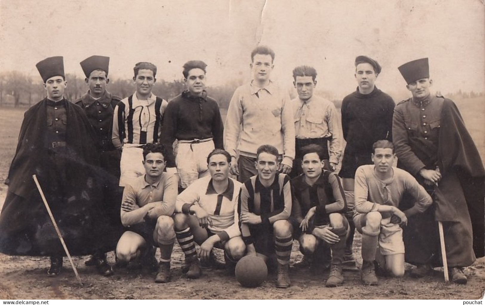 MEDEA LE 23 JANVIER 1928 - CARTE PHOTO EQUIPE DE FOOTBALL AVEC ZOUAVES - ( 3 SCANS - N°2 ) - Medea