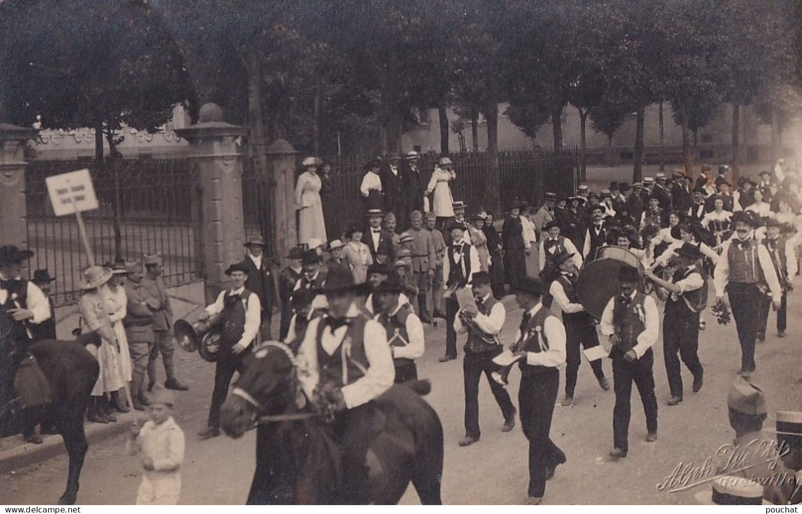 A25-68) GUEBWILLER LE 14 JUILLET 1919 - CARTE PHOTO ALPHONSE WELTY - CAVALCADE AVEC FANFARE - ( 4 SCANS ) - Guebwiller